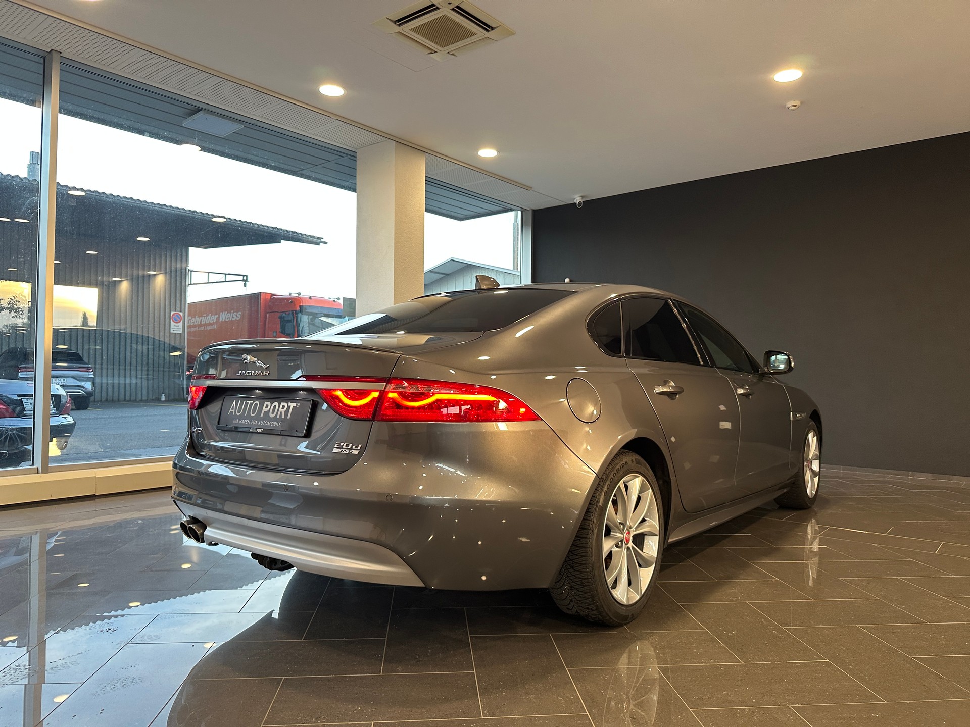 JAGUAR 20d R-Sport Automatic-image-10