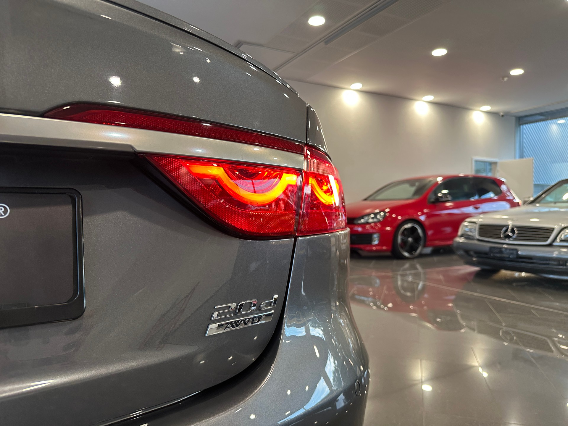 JAGUAR 20d R-Sport Automatic-image-9