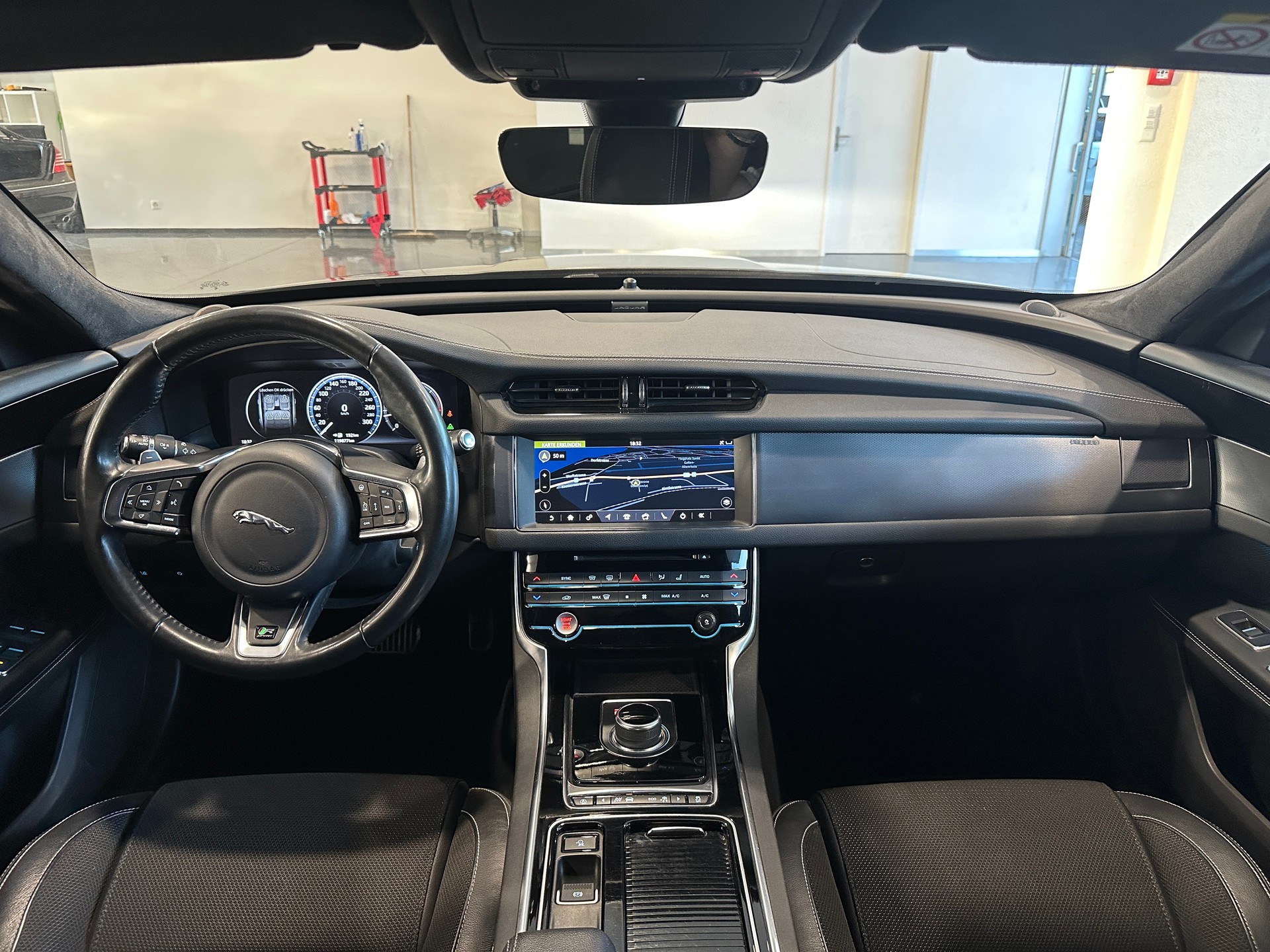 JAGUAR 20d R-Sport Automatic-image-1