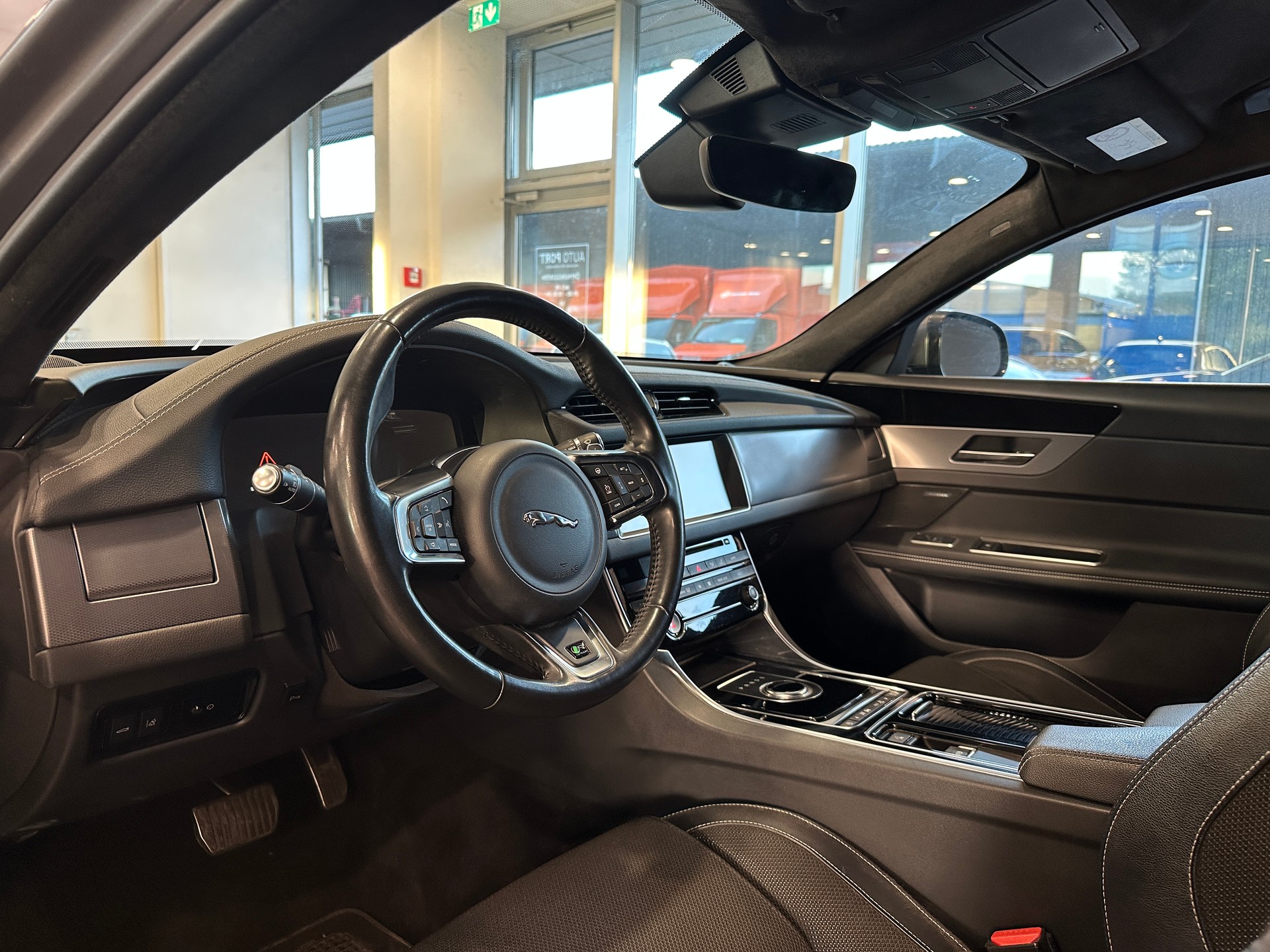 JAGUAR 20d R-Sport Automatic-image-15