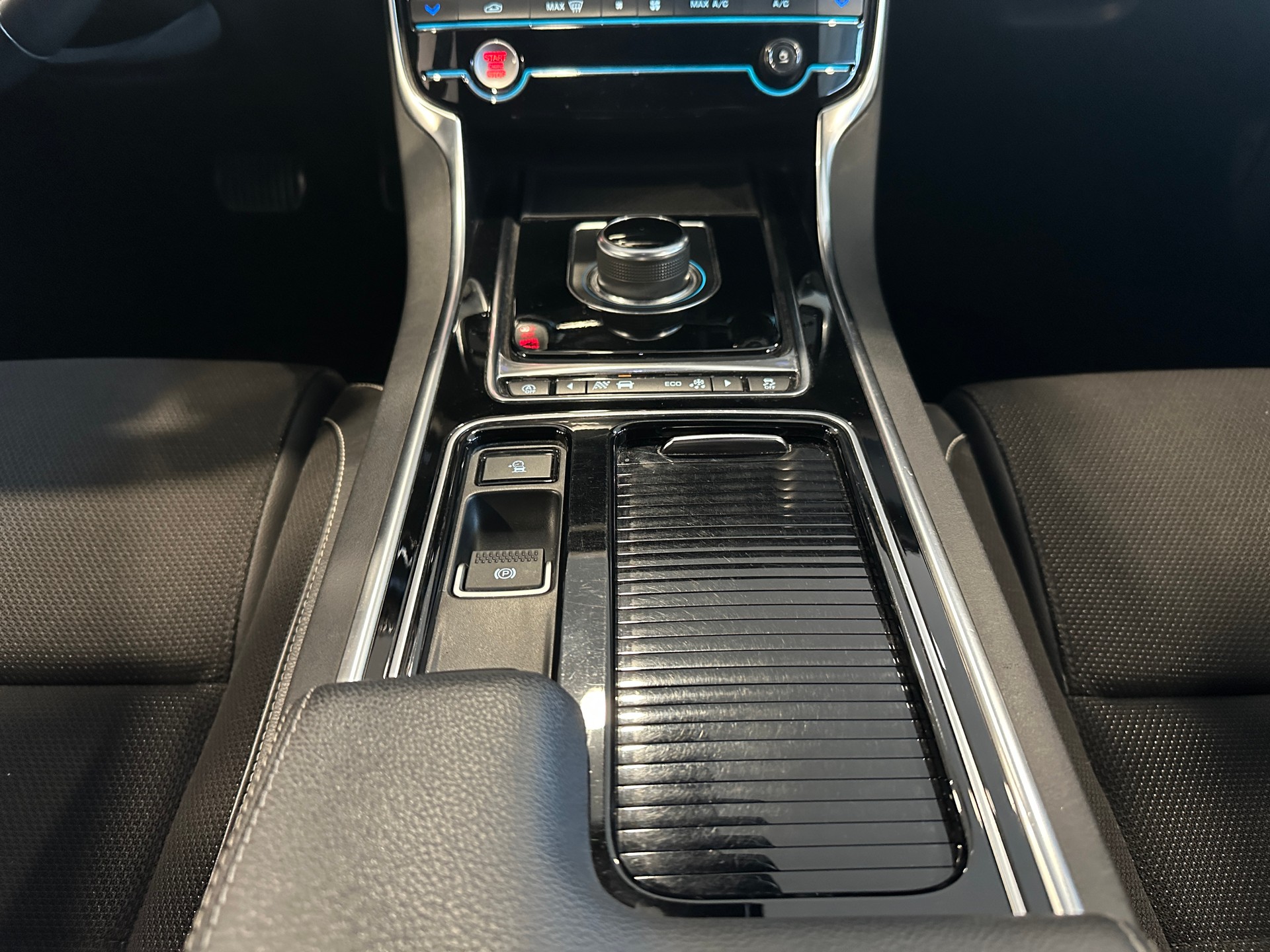 JAGUAR 20d R-Sport Automatic-image-26