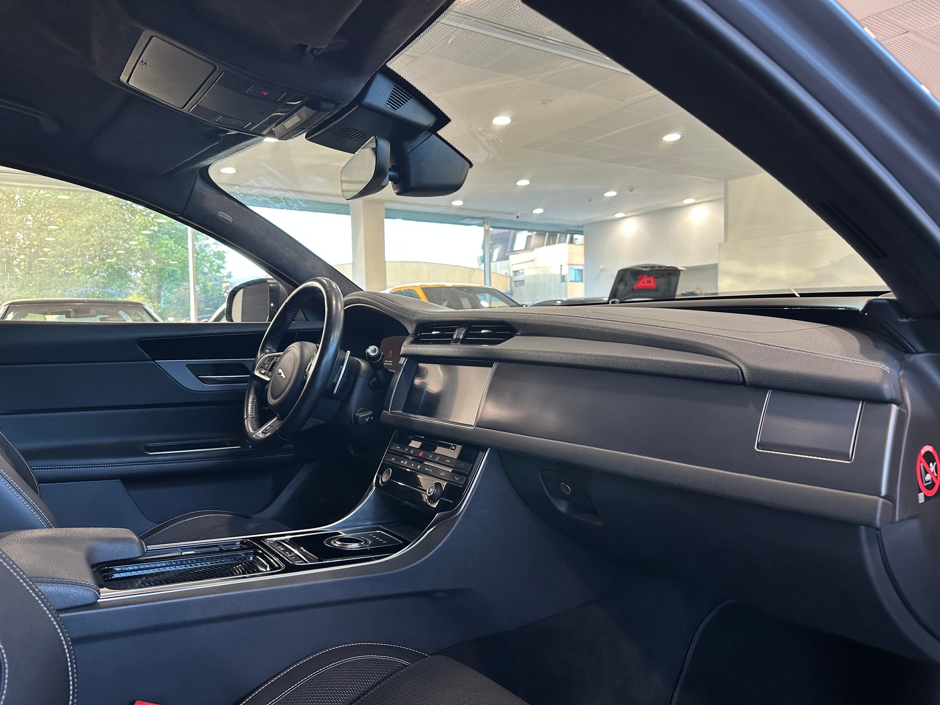JAGUAR 20d R-Sport Automatic-image-20