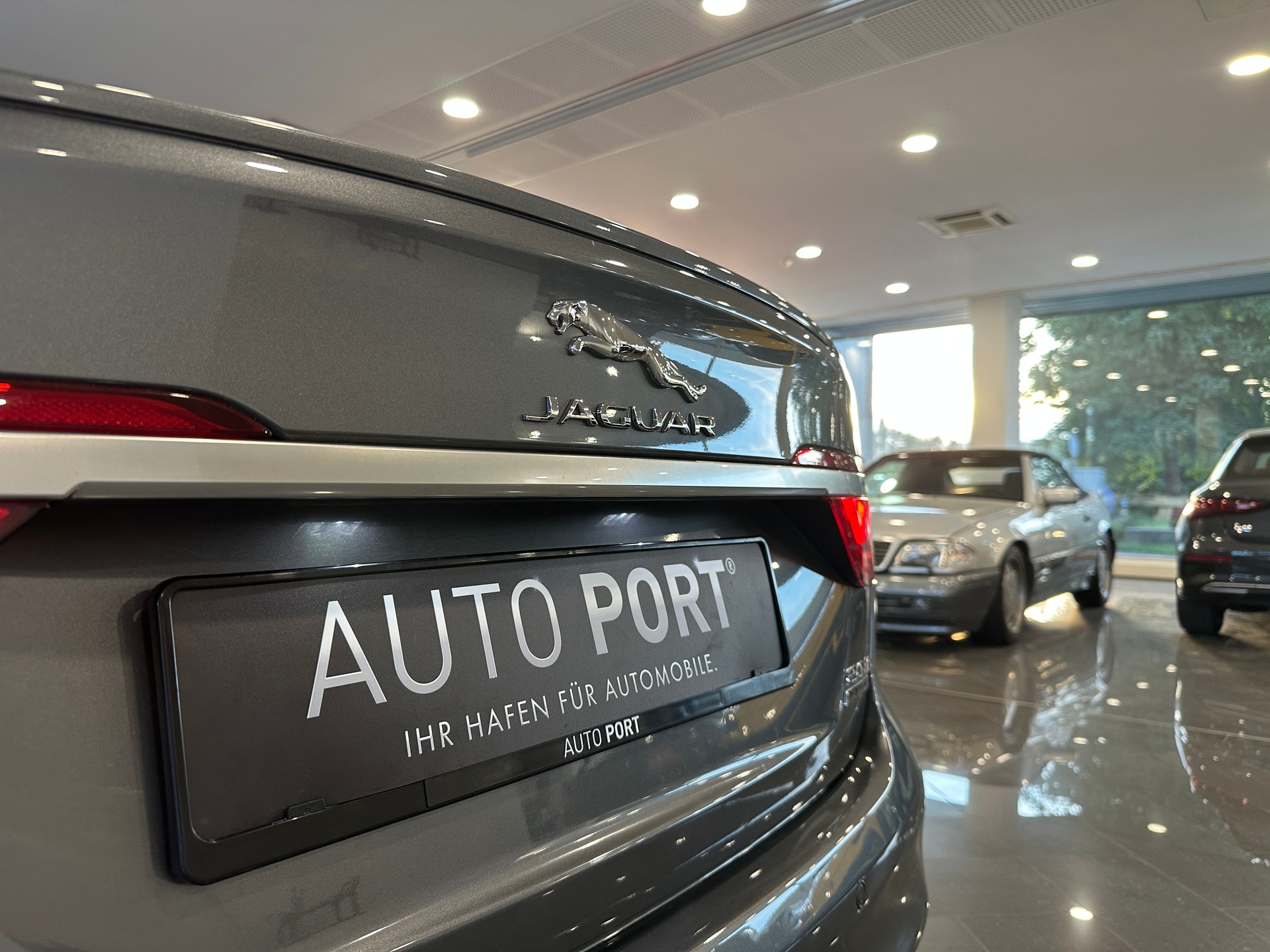 JAGUAR 20d R-Sport Automatic-image-8
