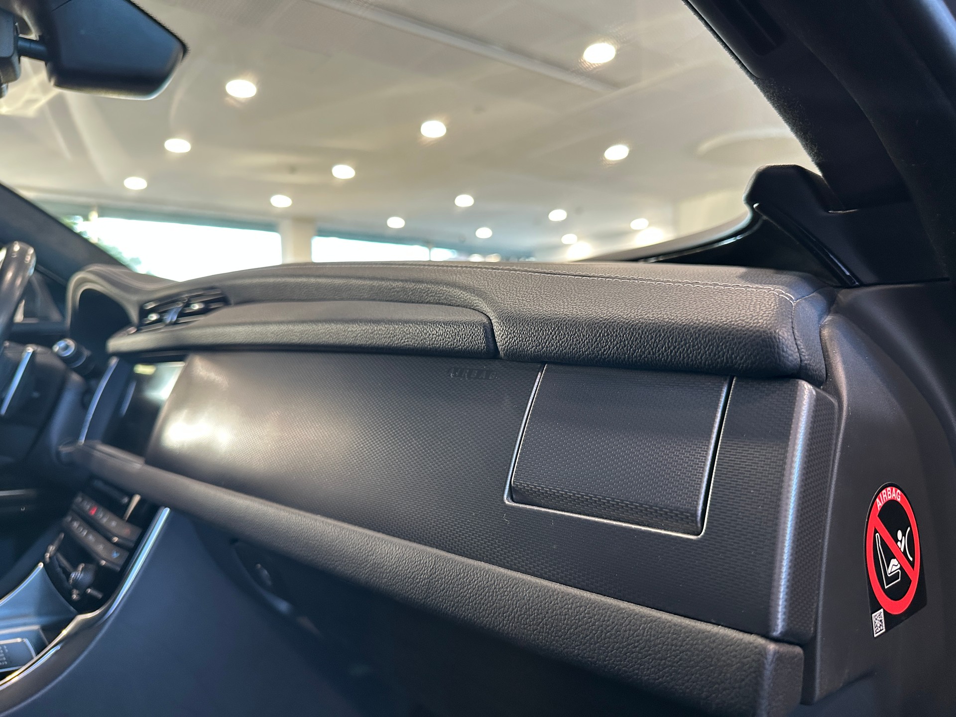 JAGUAR 20d R-Sport Automatic-image-21