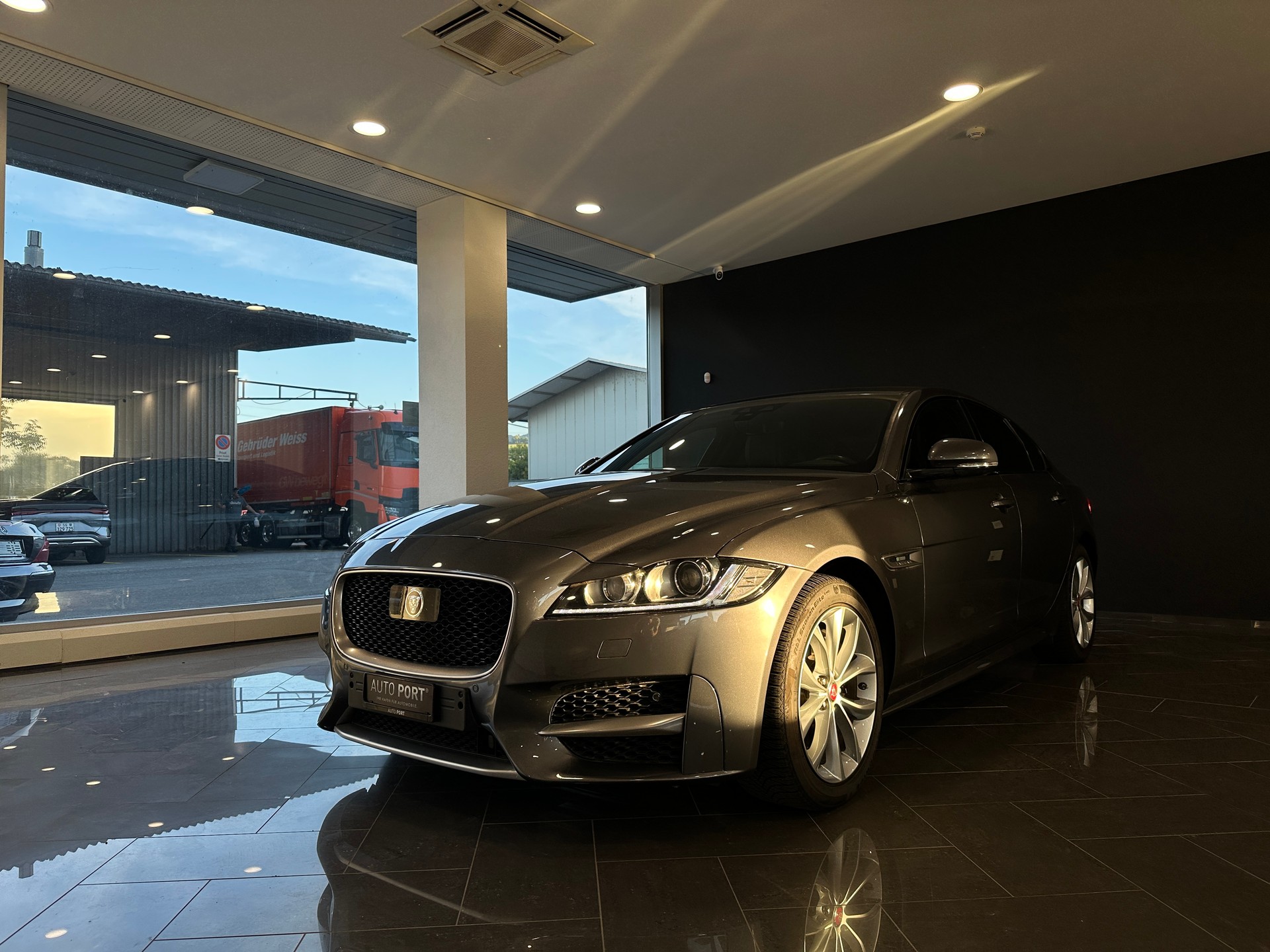 JAGUAR 20d R-Sport Automatic-image-3