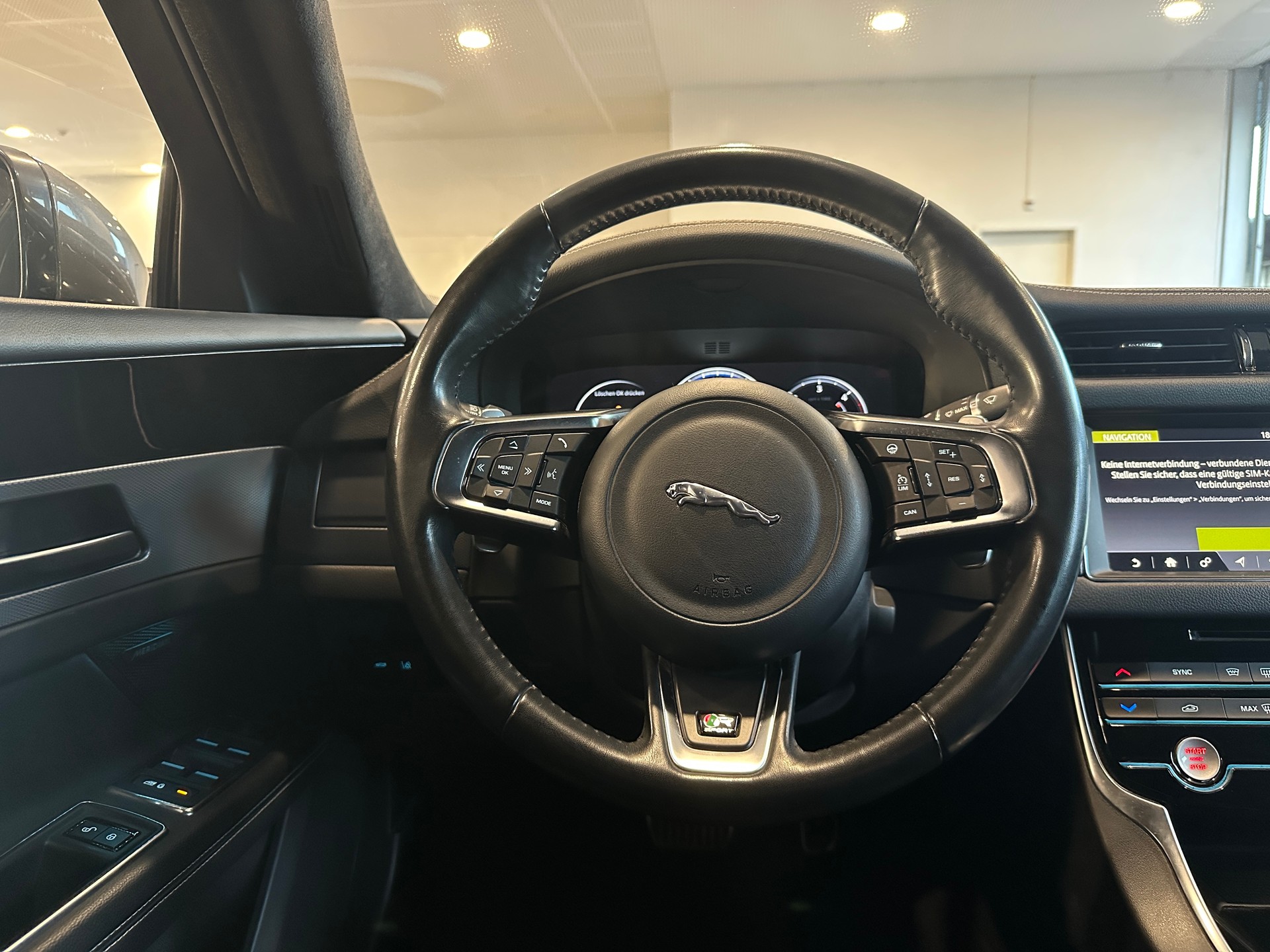JAGUAR 20d R-Sport Automatic-image-27