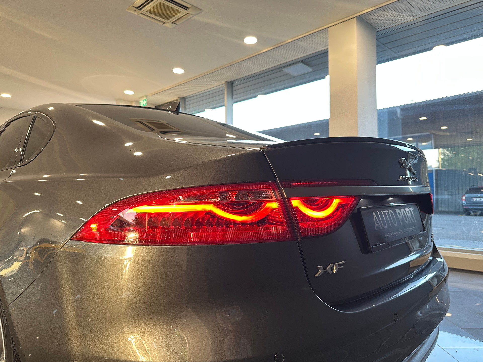JAGUAR 20d R-Sport Automatic-image-6