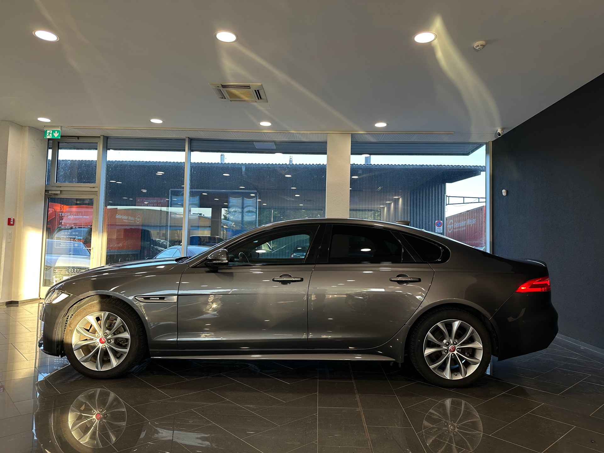 JAGUAR 20d R-Sport Automatic-image-4