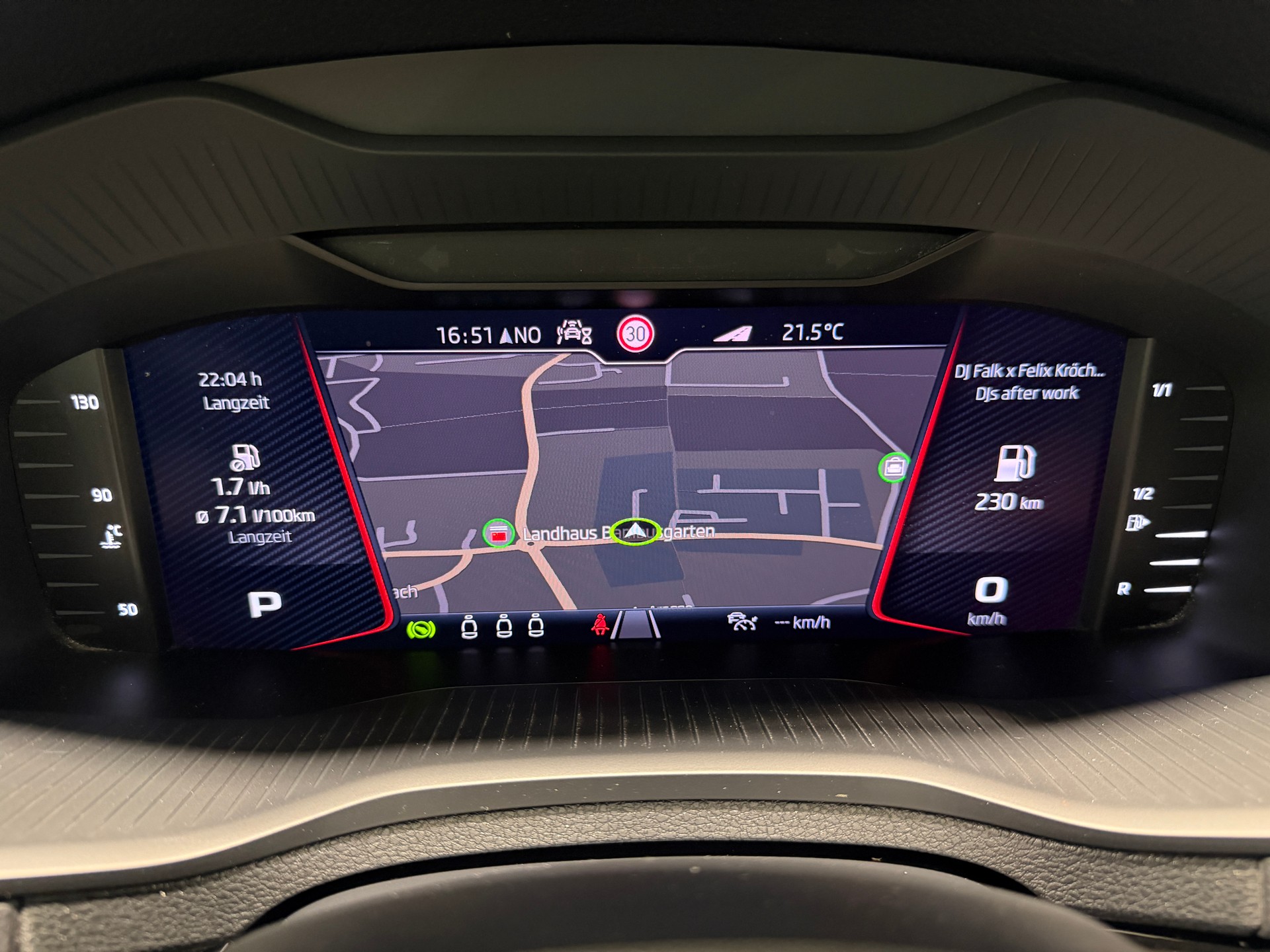 SKODA Karoq 1.5 TSI ACT SportLine DSG-image-19