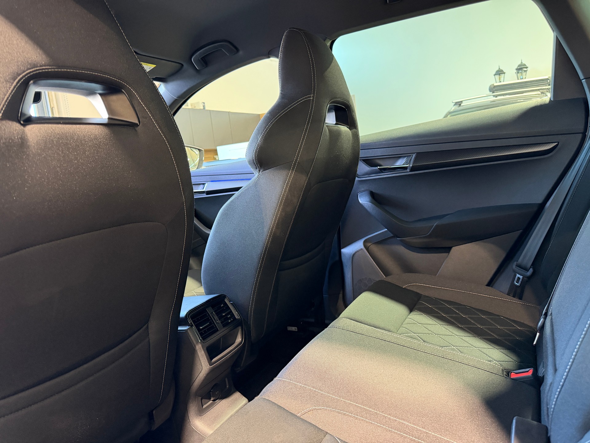 SKODA Karoq 1.5 TSI ACT SportLine DSG-image-12