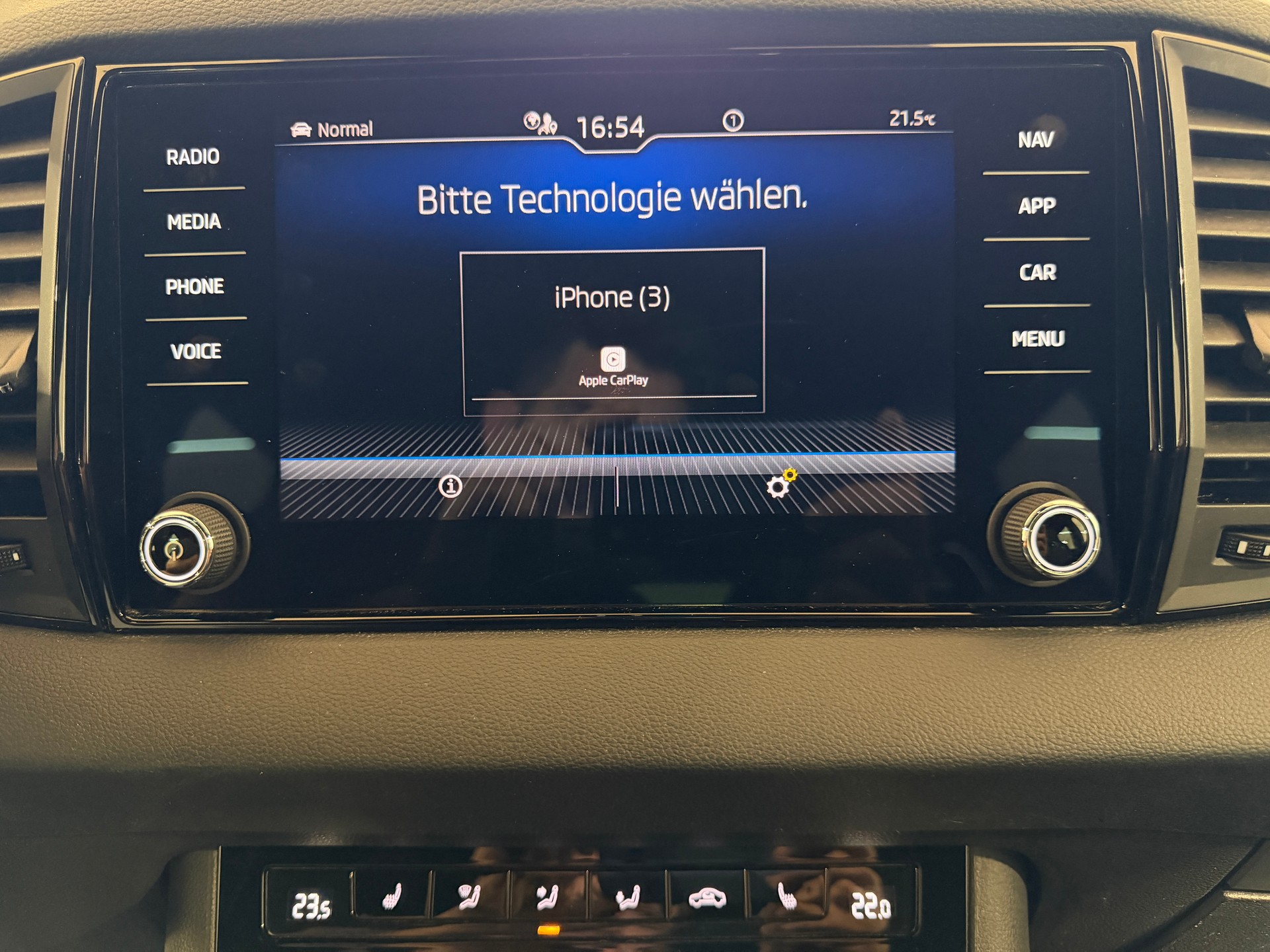 SKODA Karoq 1.5 TSI ACT SportLine DSG-image-25