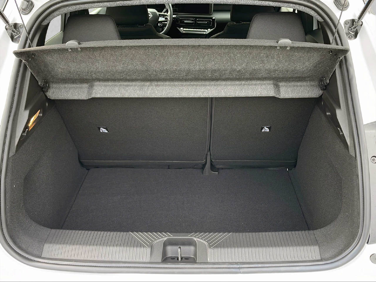 NISSAN Micra Advance 52 Kwh 150 PS-image-7