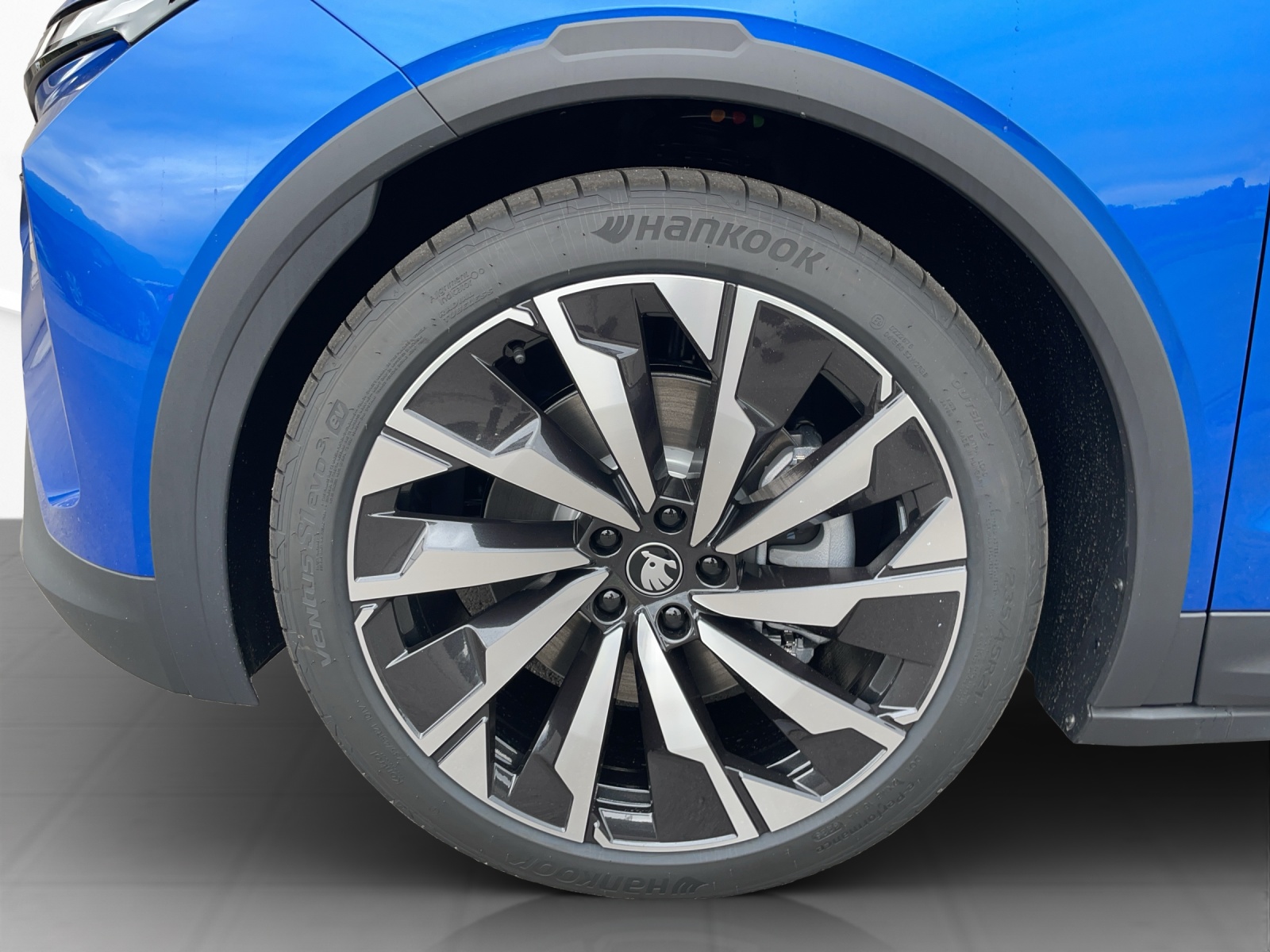 SKODA Elroq 85x Sportline 4x4-image-18