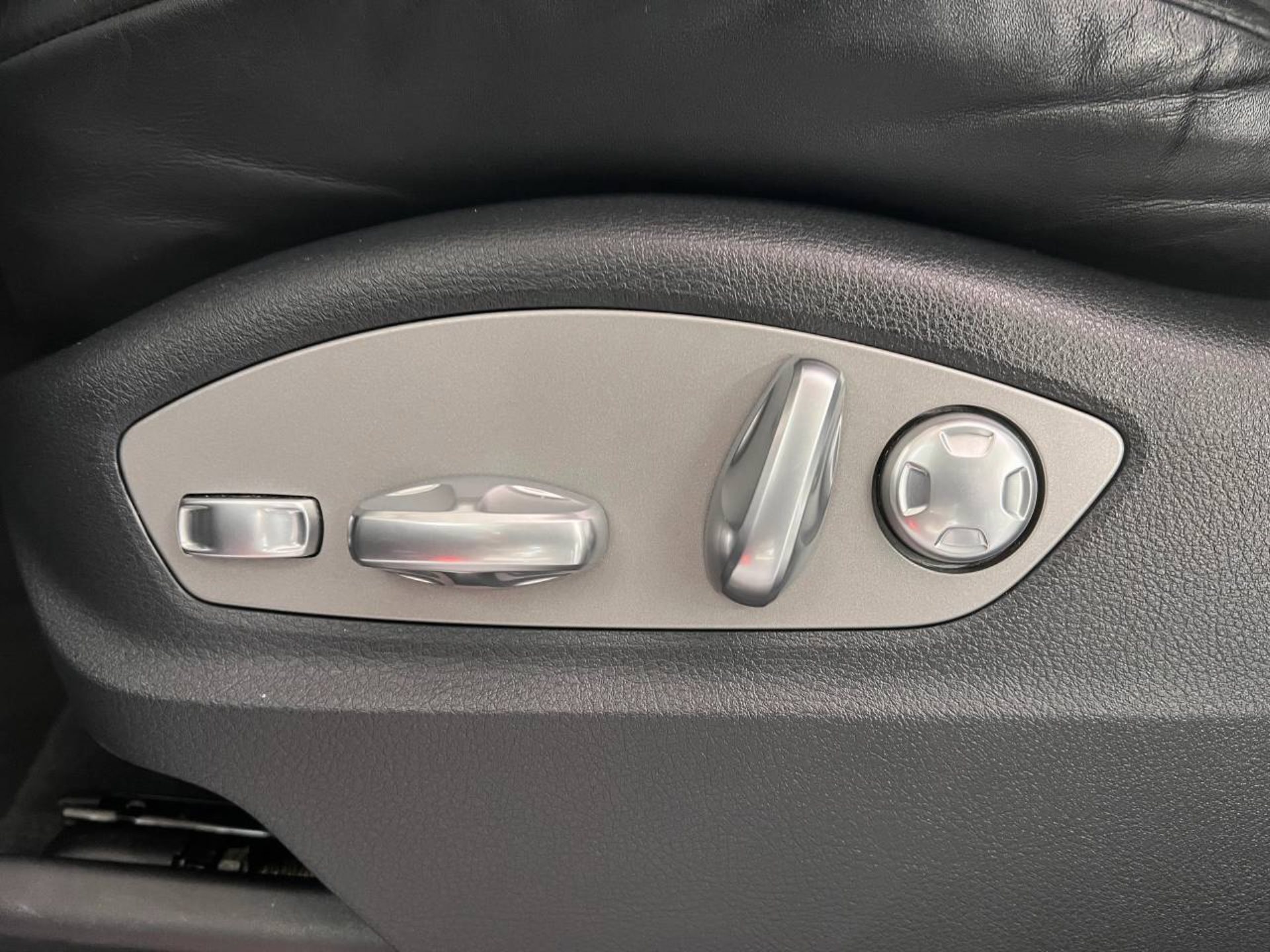 PORSCHE Cayenne S E-Hybrid-image-19