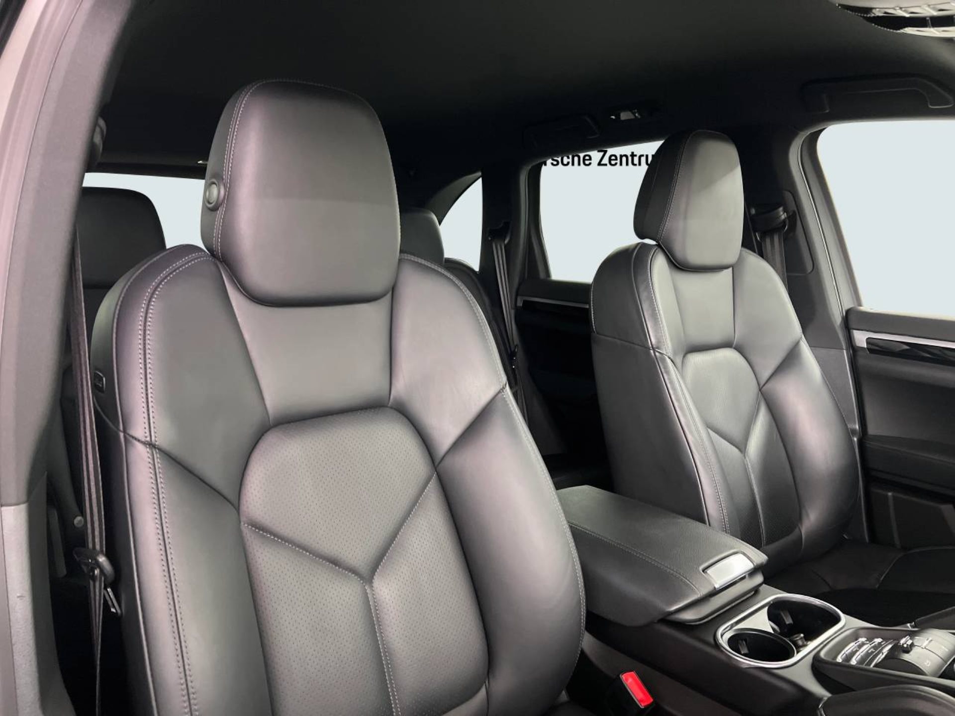 PORSCHE Cayenne S E-Hybrid-image-18