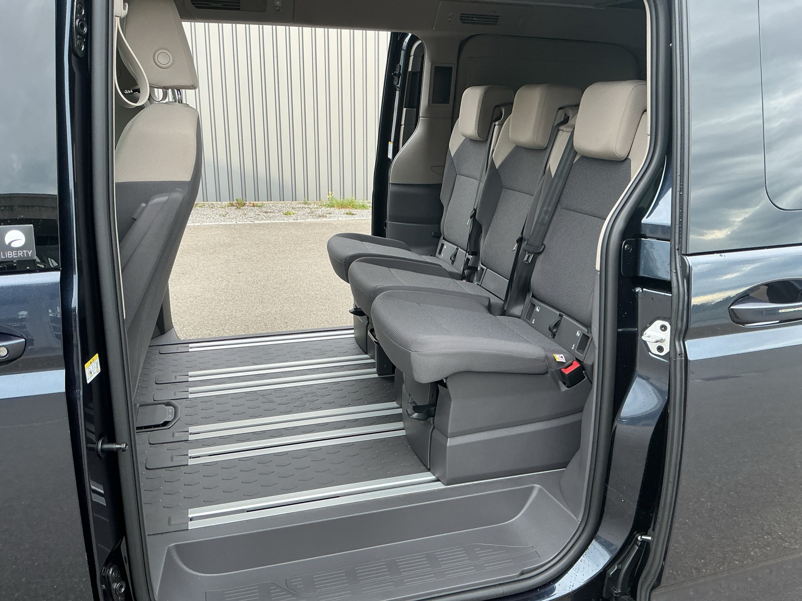 VW California 2.0 TDI Beach Camper Liberty-image-12