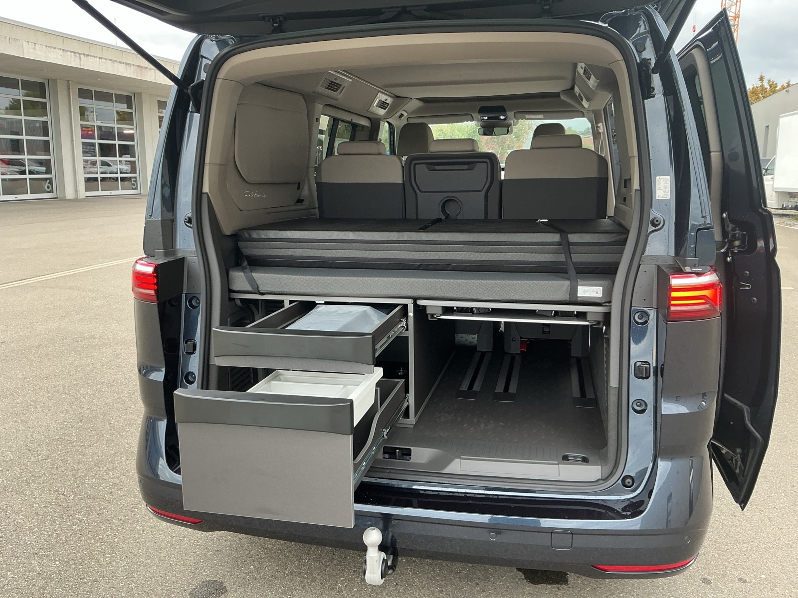 VW California 2.0 TDI Beach Camper Liberty-image-13