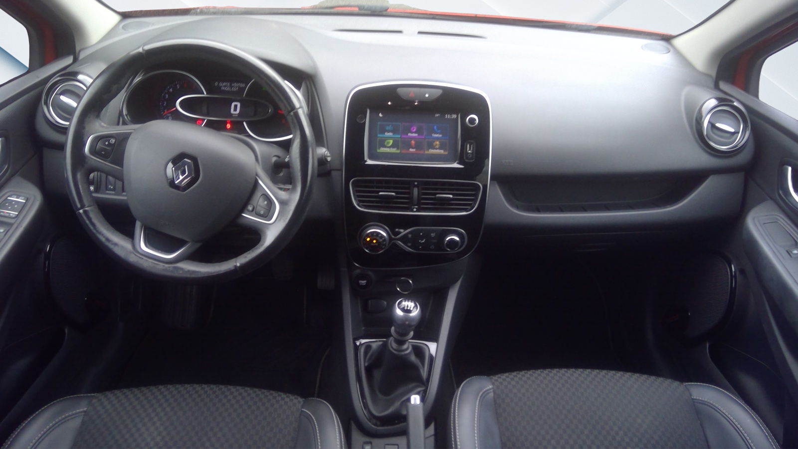 RENAULT Clio 1.2 16V T Intens-image-3