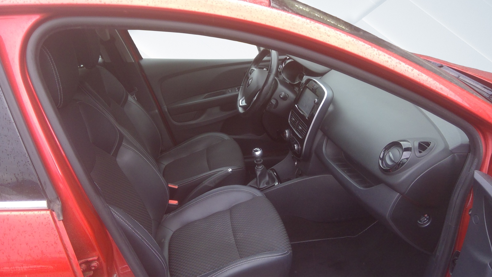 RENAULT Clio 1.2 16V T Intens-image-4