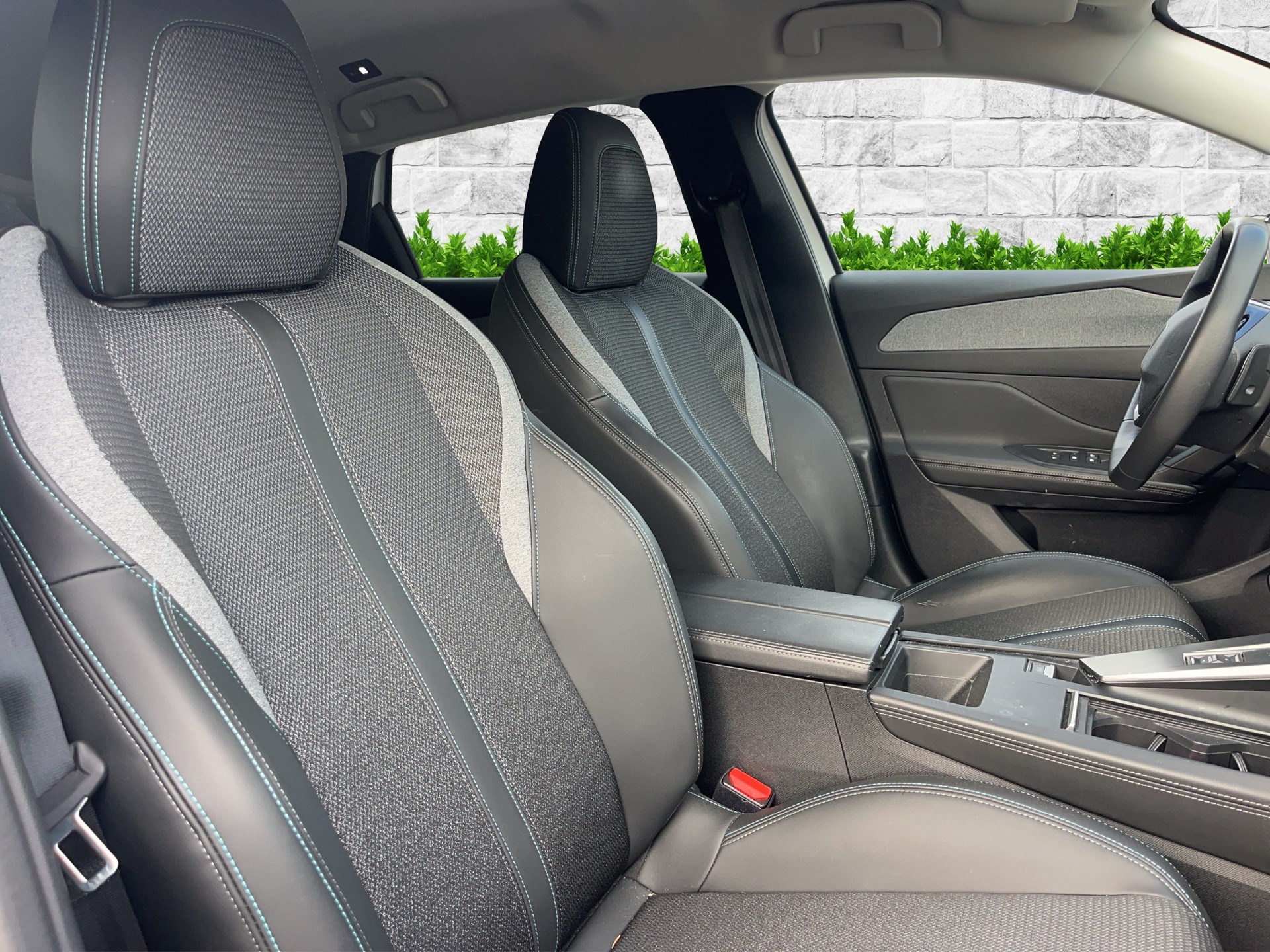 PEUGEOT 308 SW 1.5 BlueHDI Allure Pack EAT8-image-4
