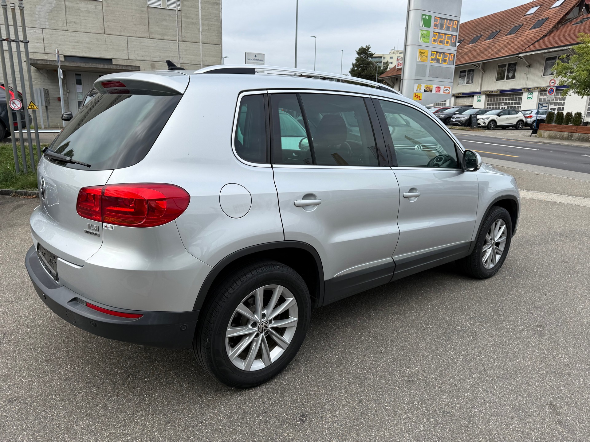 VW Tiguan 1.4 TSI Sport&Style 4Motion-image-5