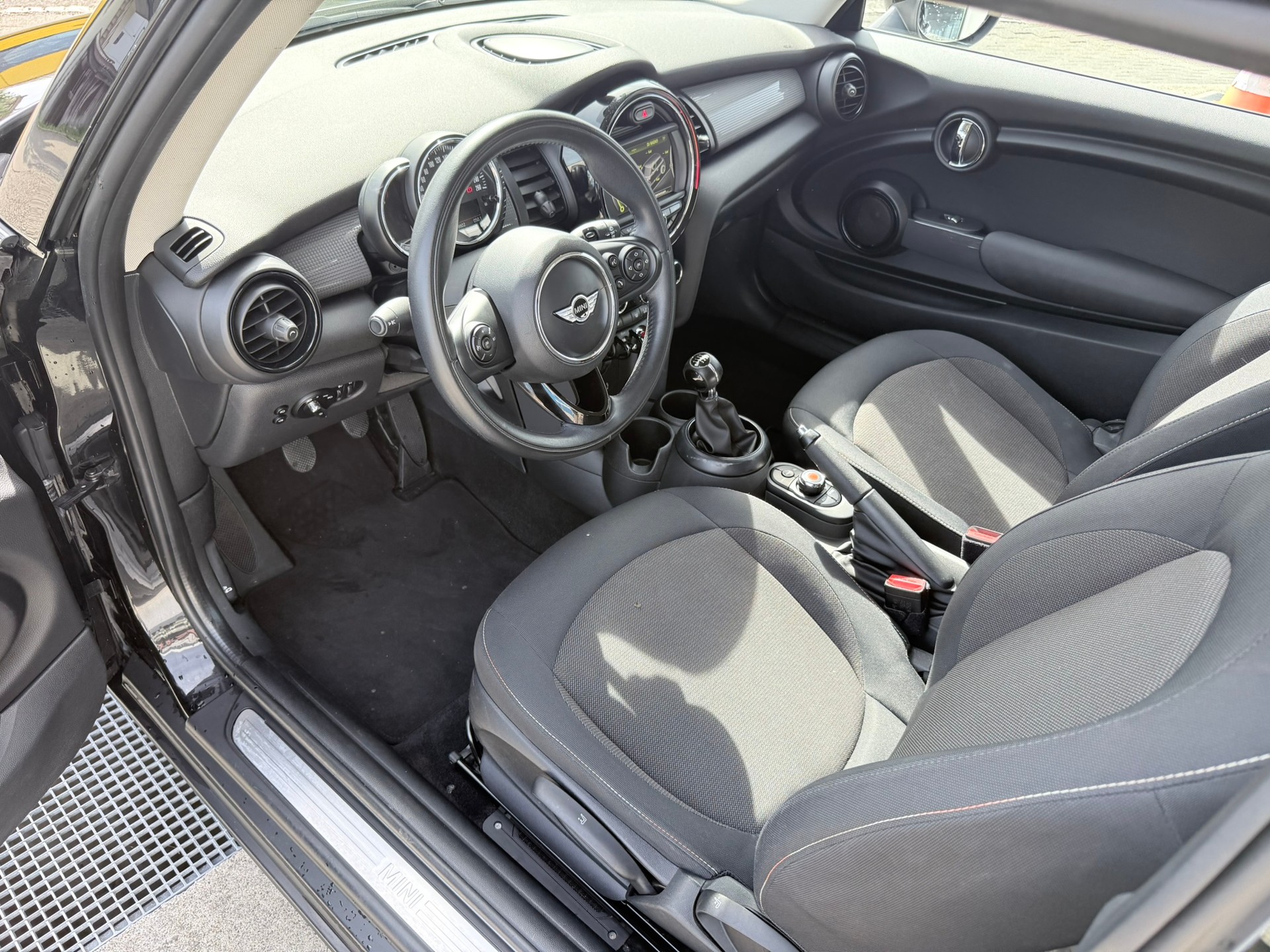 MINI Cooper-image-9