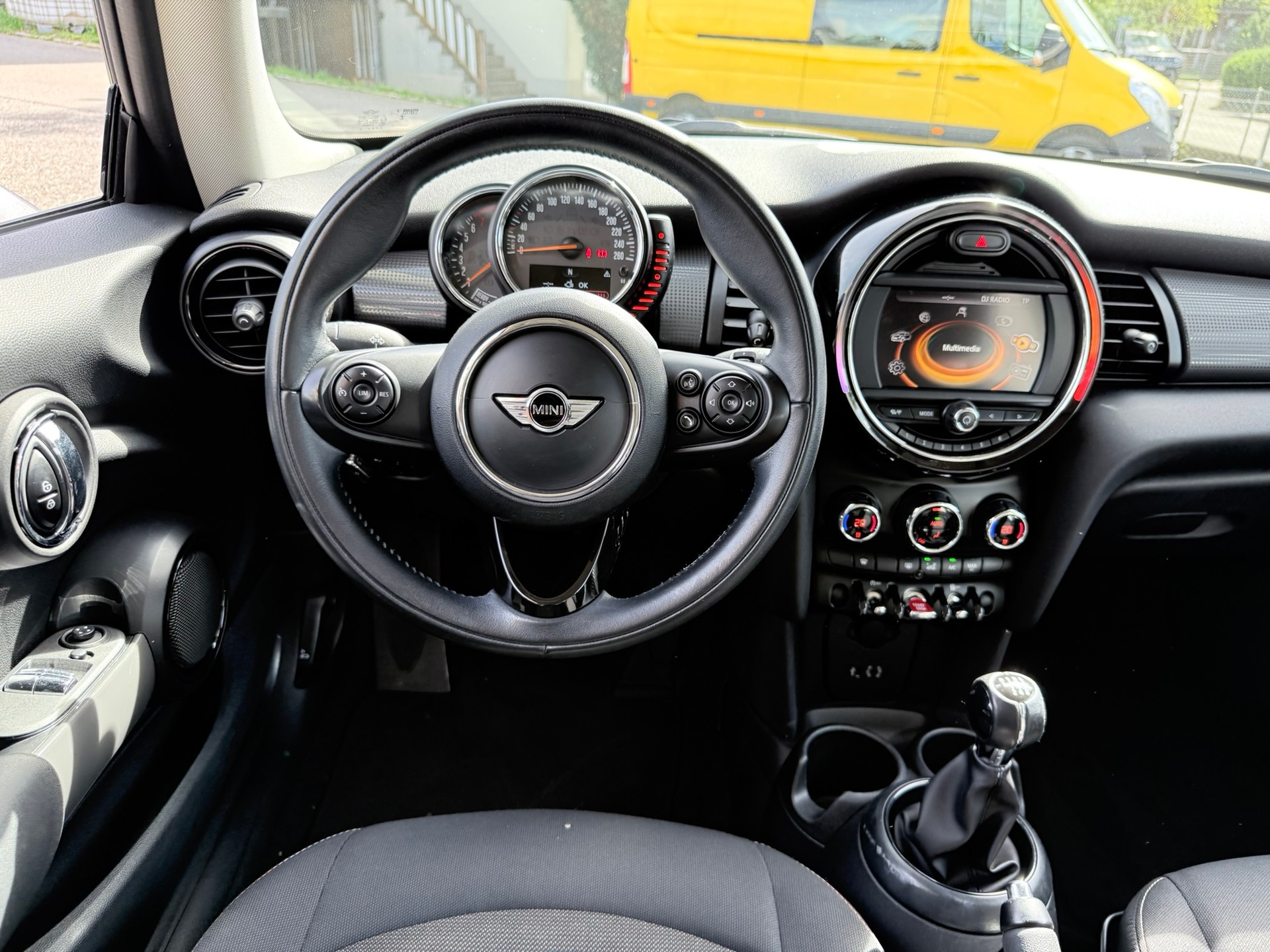 MINI Cooper-image-10