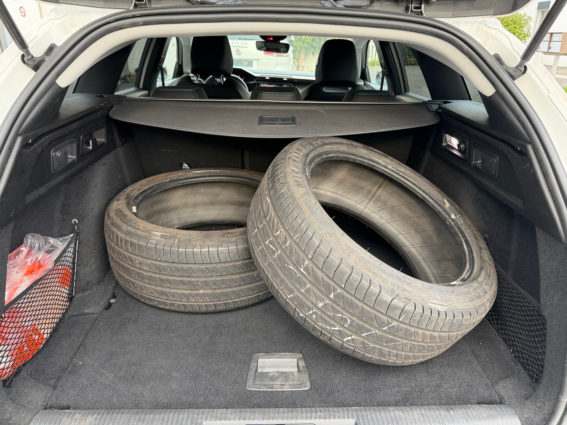 PEUGEOT 308 SW 1.5 BlueHDI Allure EAT8-image-13
