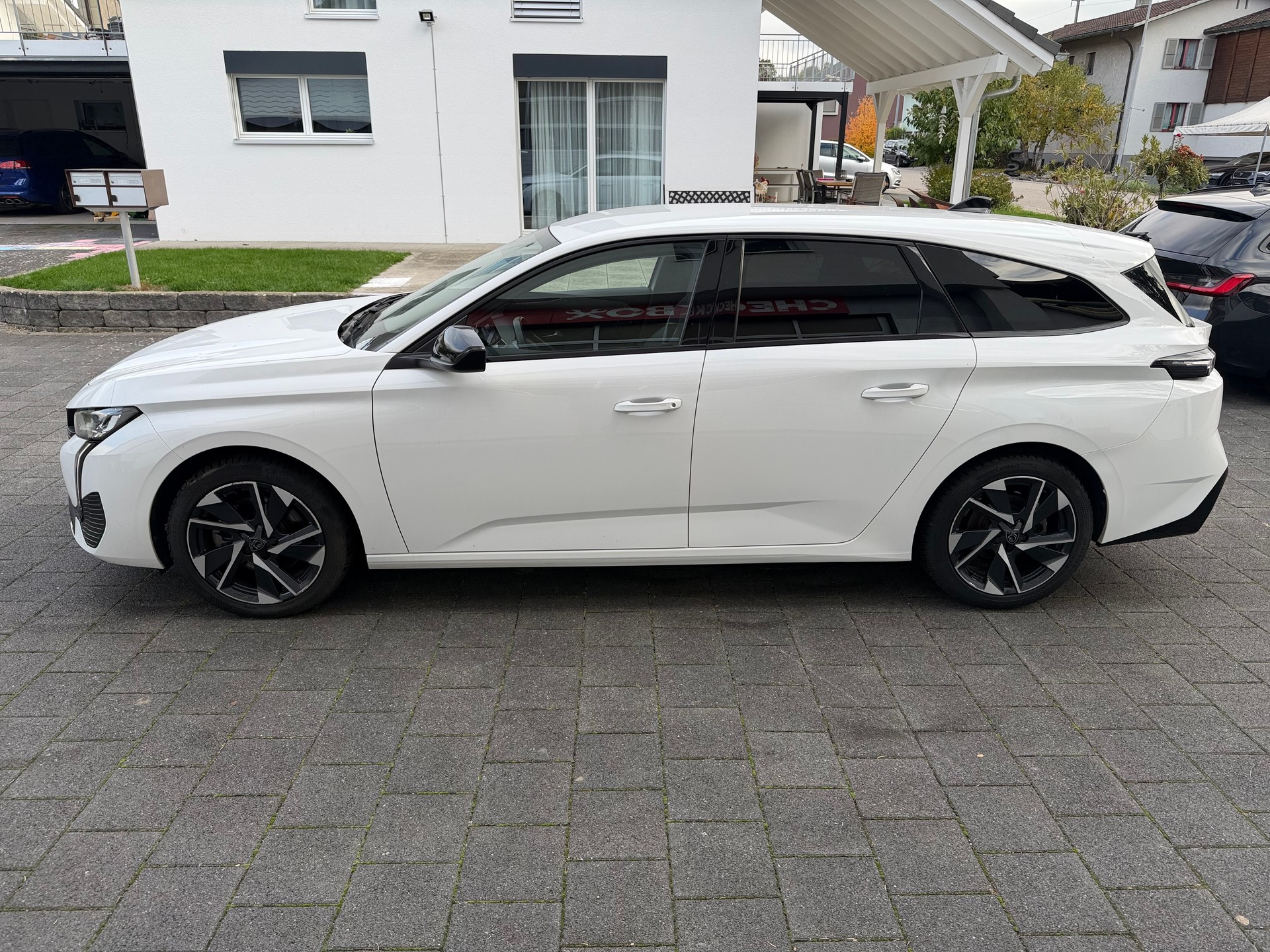 PEUGEOT 308 SW 1.5 BlueHDI Allure EAT8-image-3