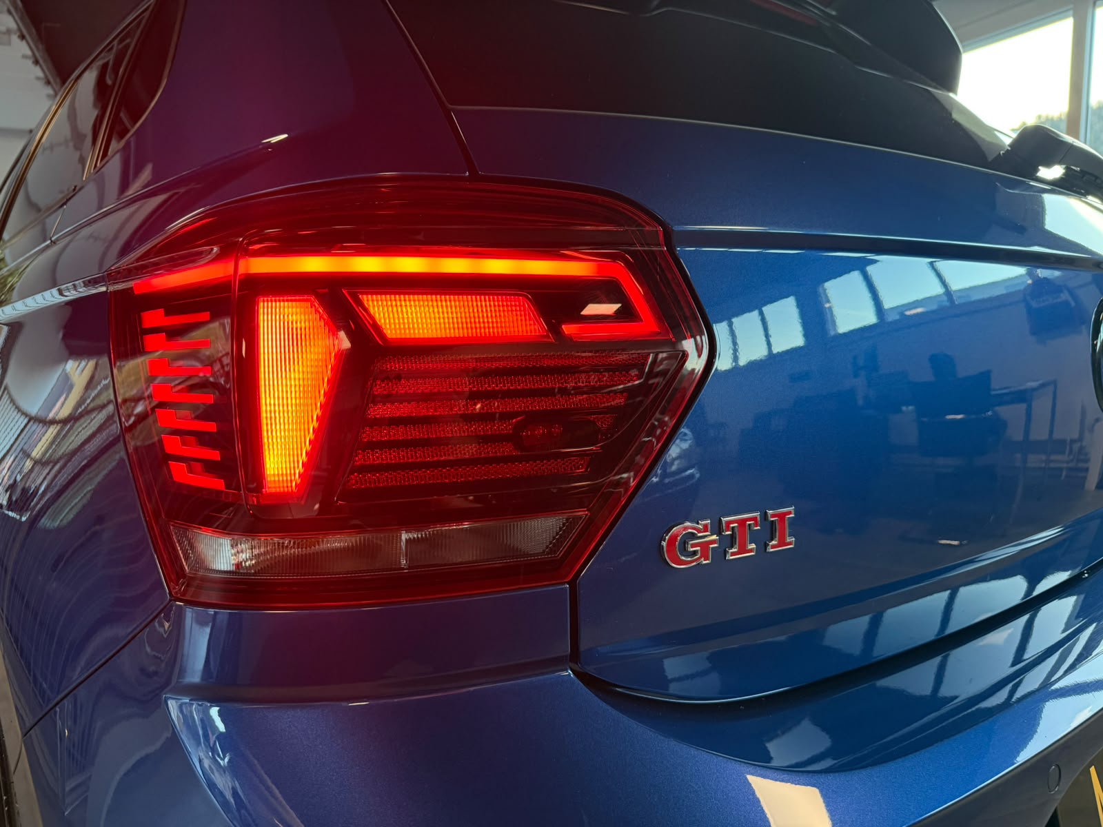 VW Polo 2.0 TSI GTI DSG-image-12