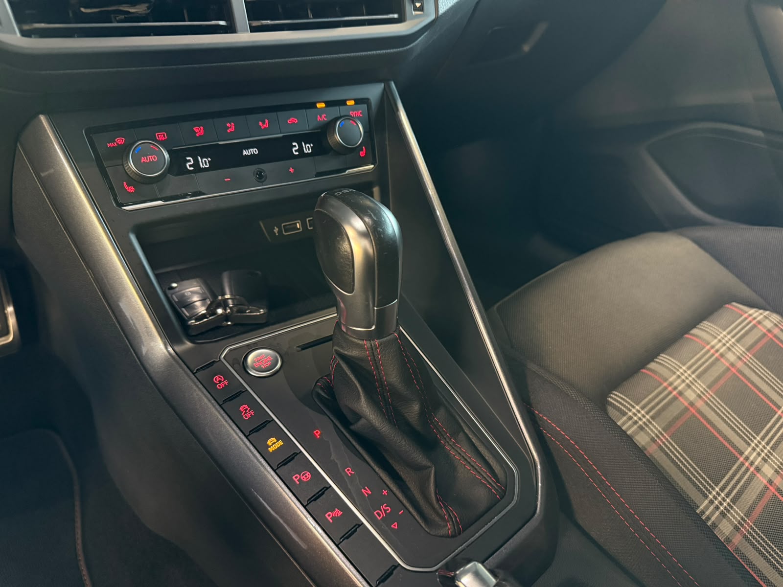 VW Polo 2.0 TSI GTI DSG-image-18