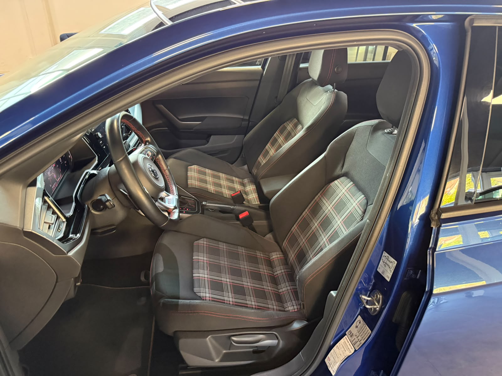 VW Polo 2.0 TSI GTI DSG-image-16