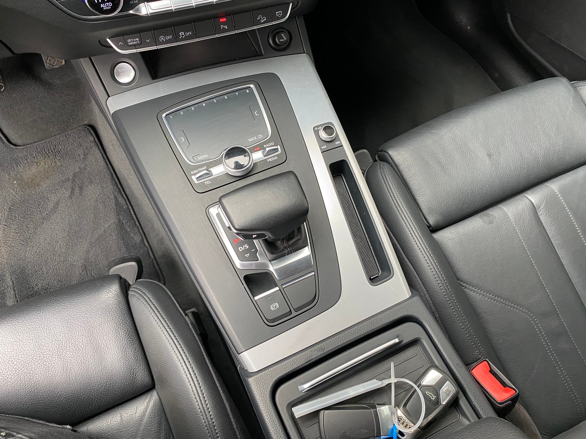 AUDI Q5 2.0 TFSI sport quattro S-tronic-image-14