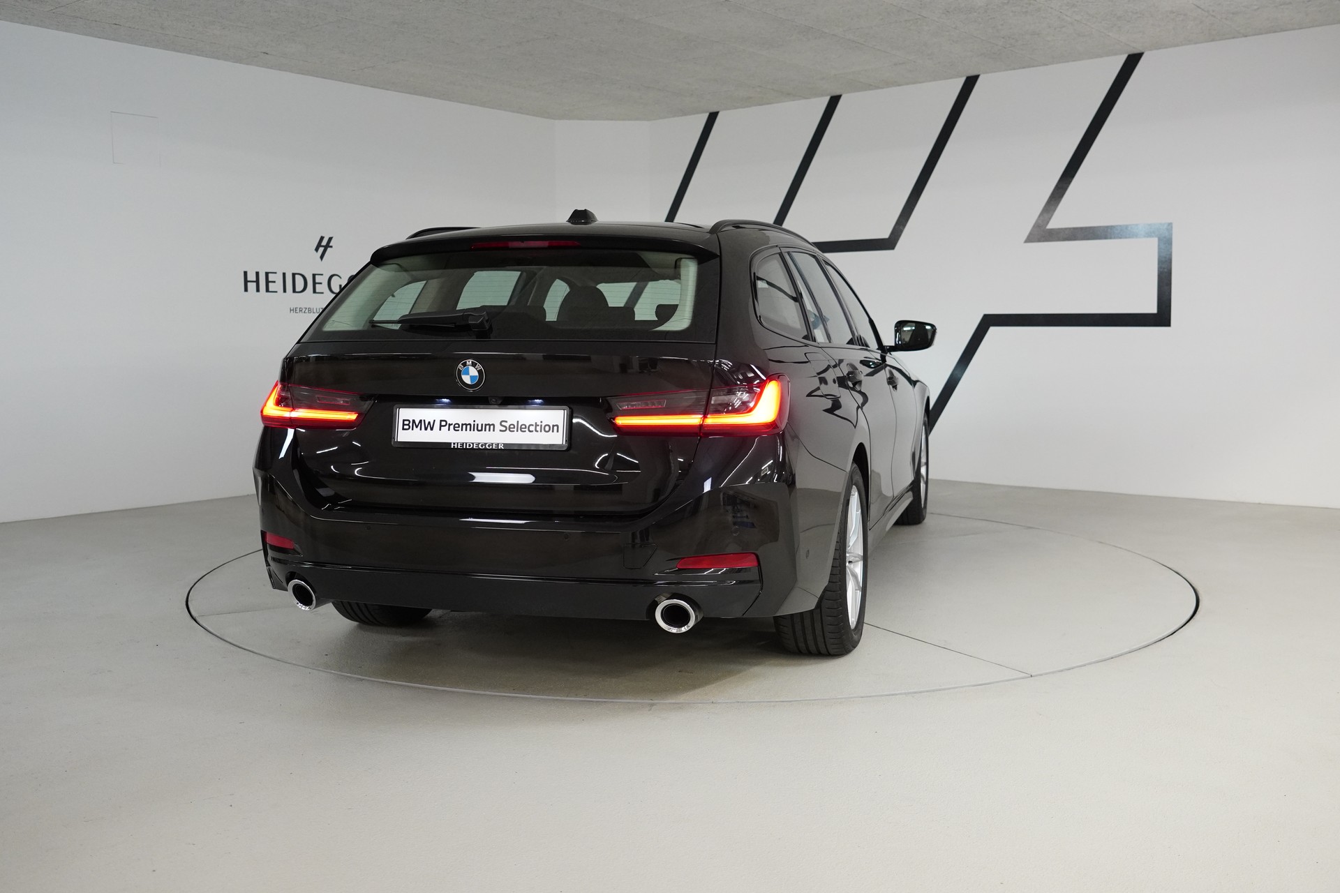 BMW 320d xDrive 48V Touring Steptronic-image-6
