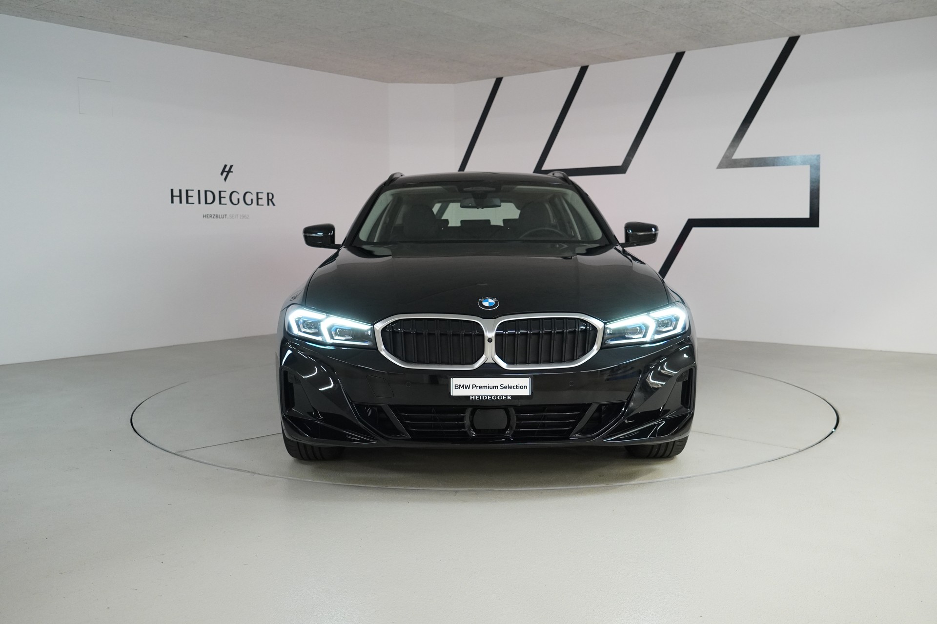 BMW 320d xDrive 48V Touring Steptronic-image-1