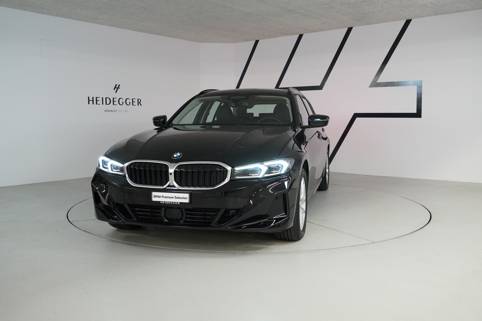 BMW 320d xDrive 48V Touring Steptronic-image-0