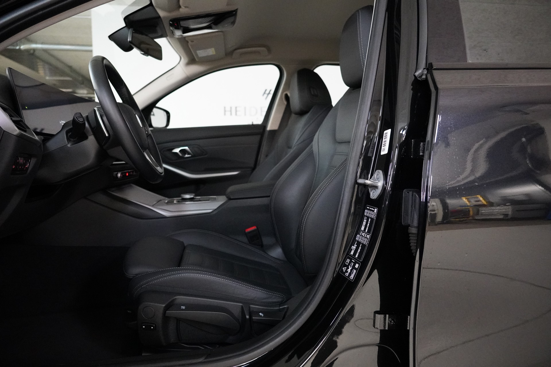 BMW 320d xDrive 48V Touring Steptronic-image-10
