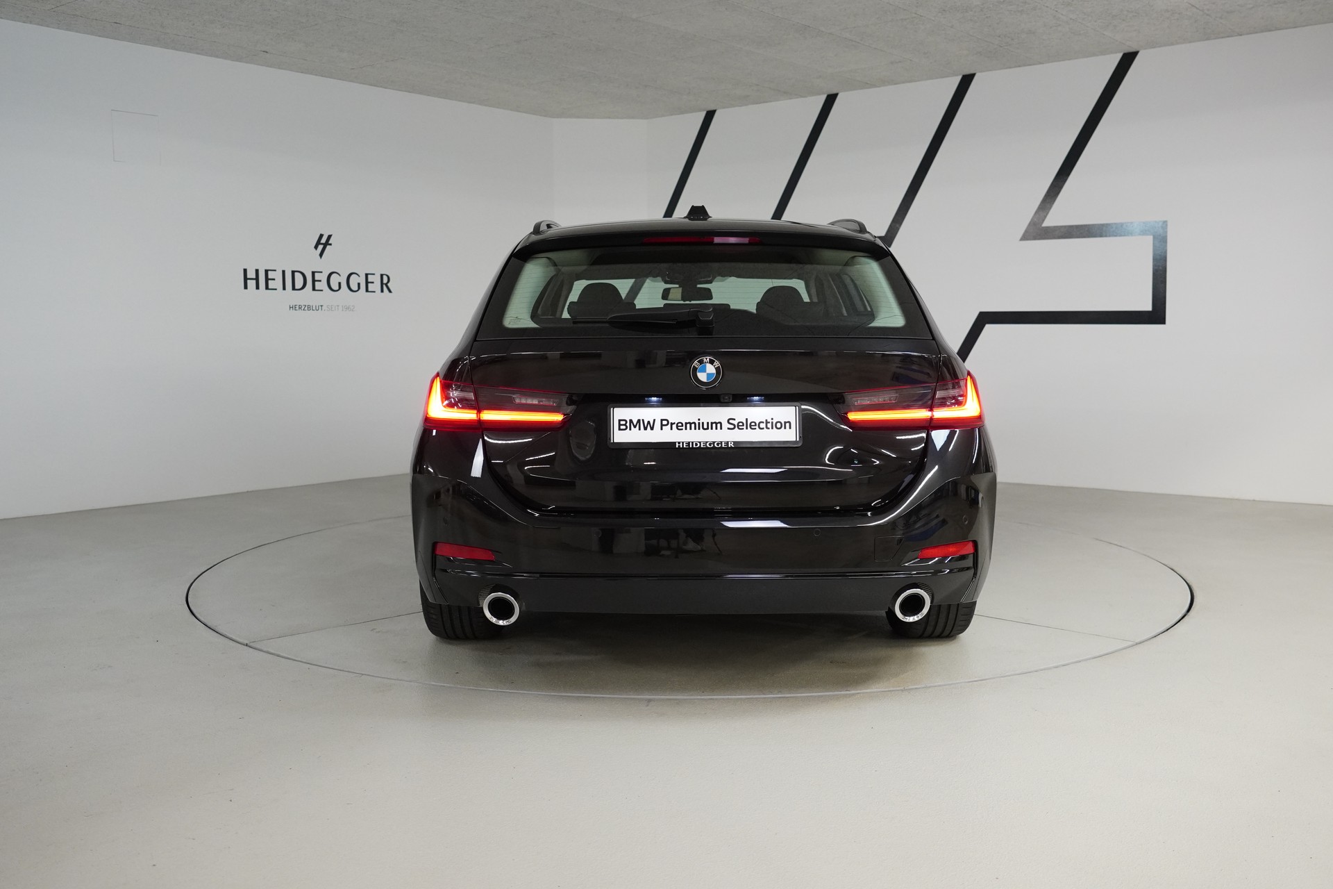 BMW 320d xDrive 48V Touring Steptronic-image-5