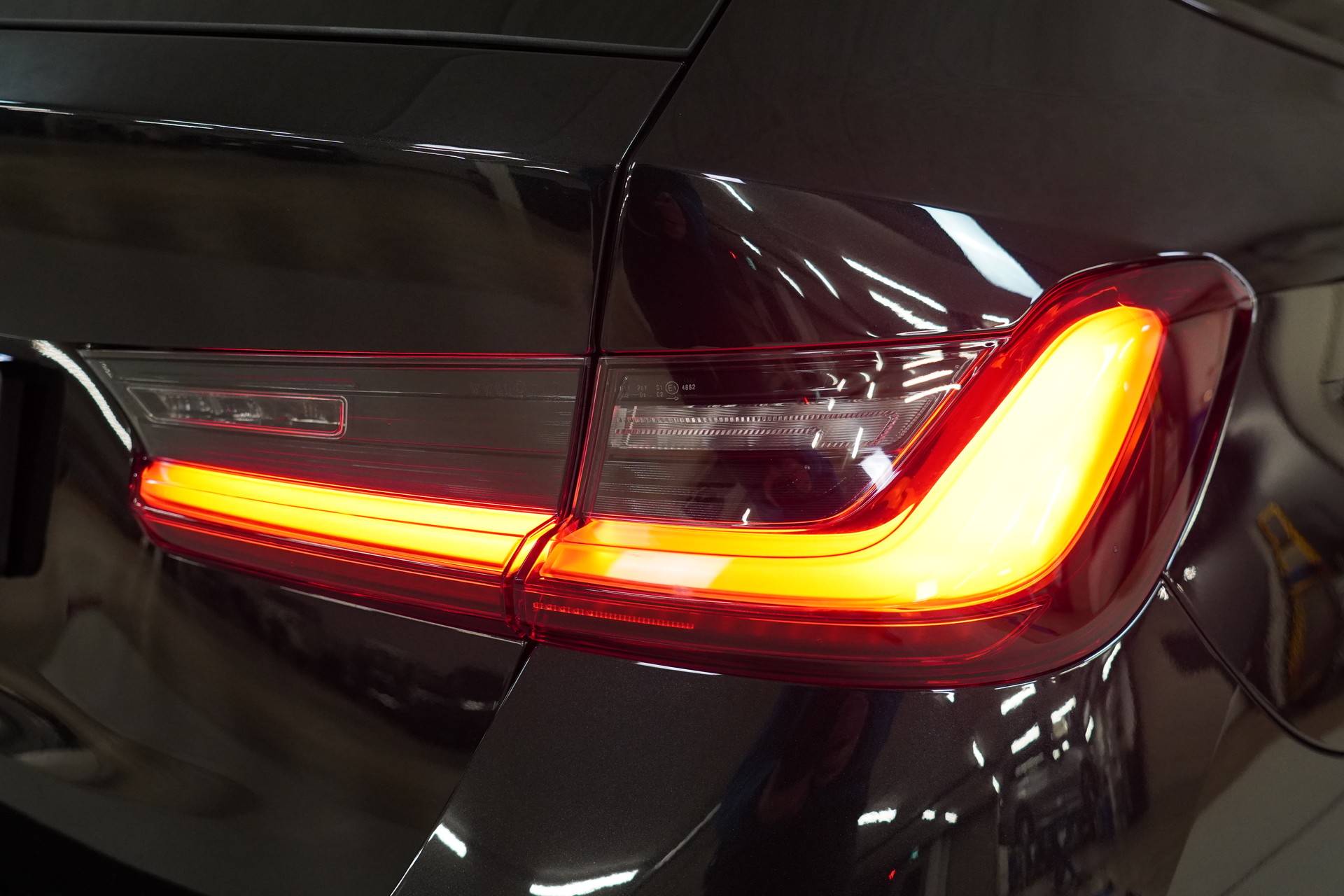BMW 320d xDrive 48V Touring Steptronic-image-15