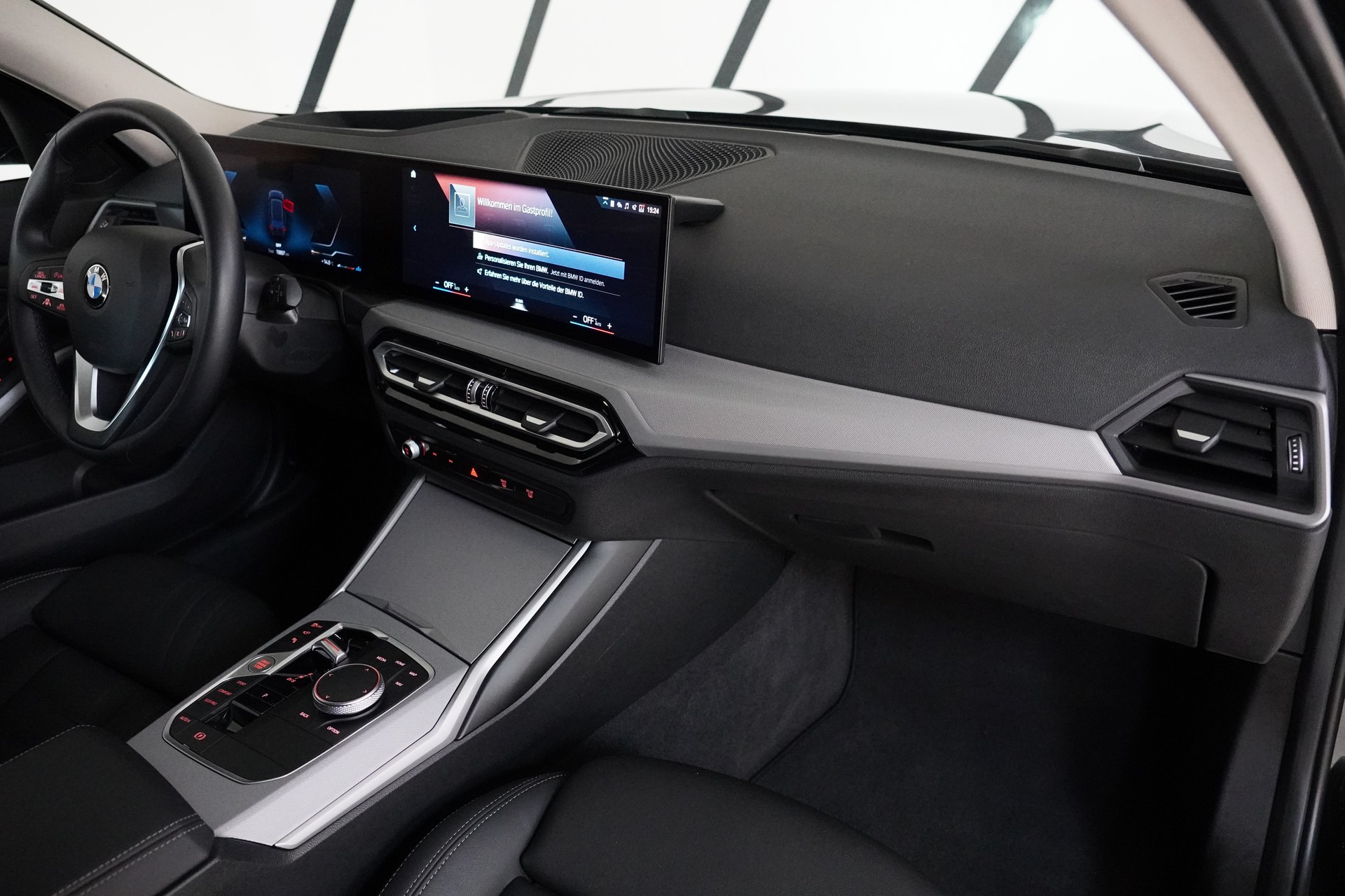 BMW 320d xDrive 48V Touring Steptronic-image-16