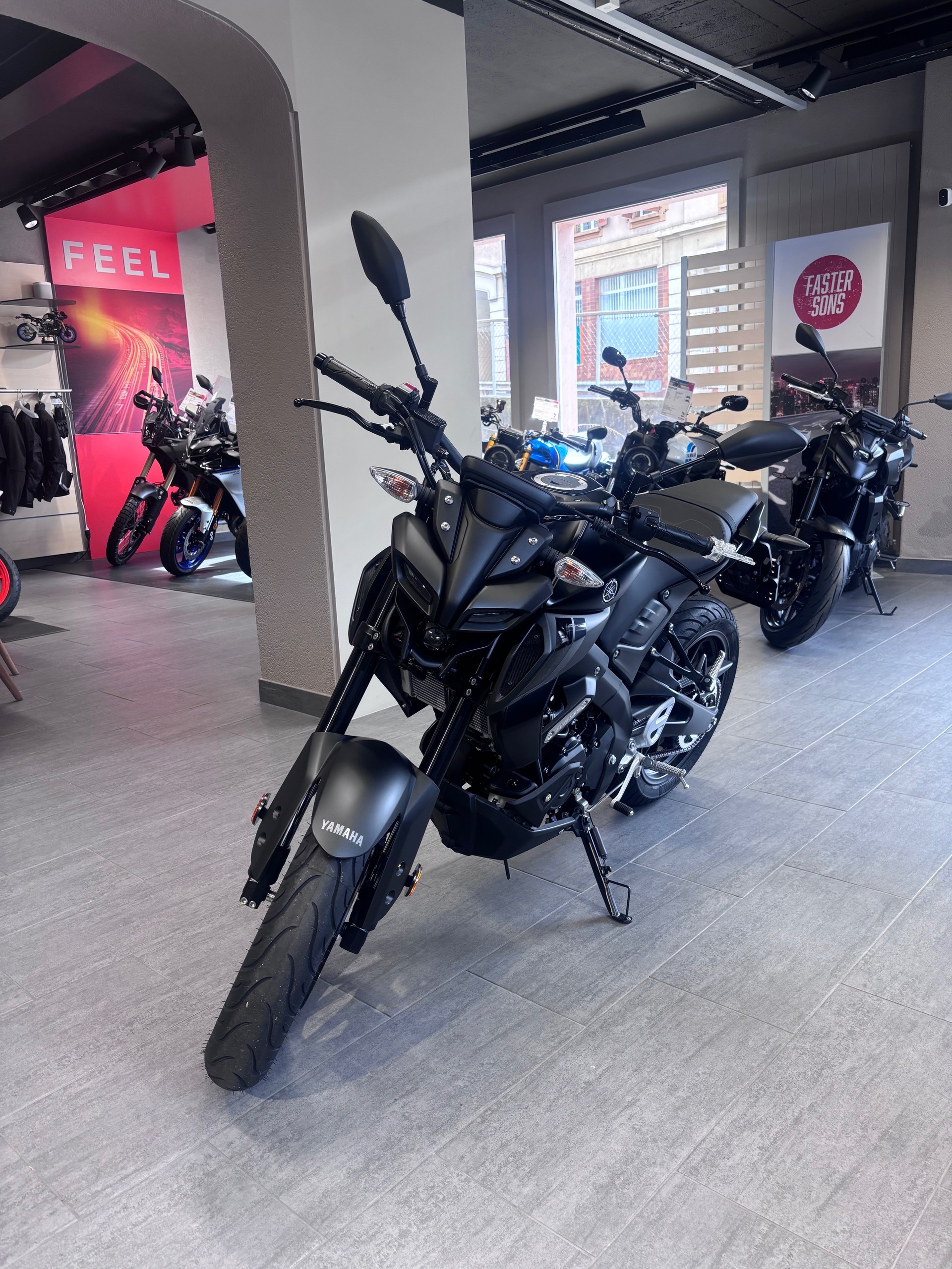 YAMAHA MT-125-showroom-element-1