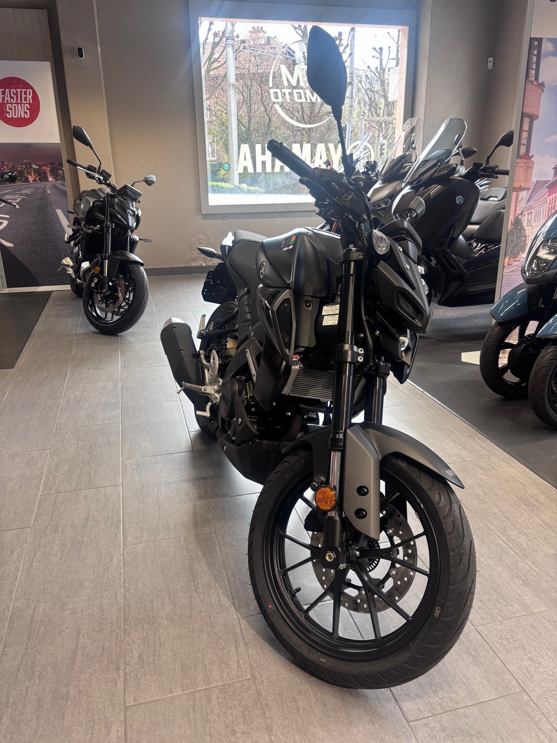 YAMAHA MT-125