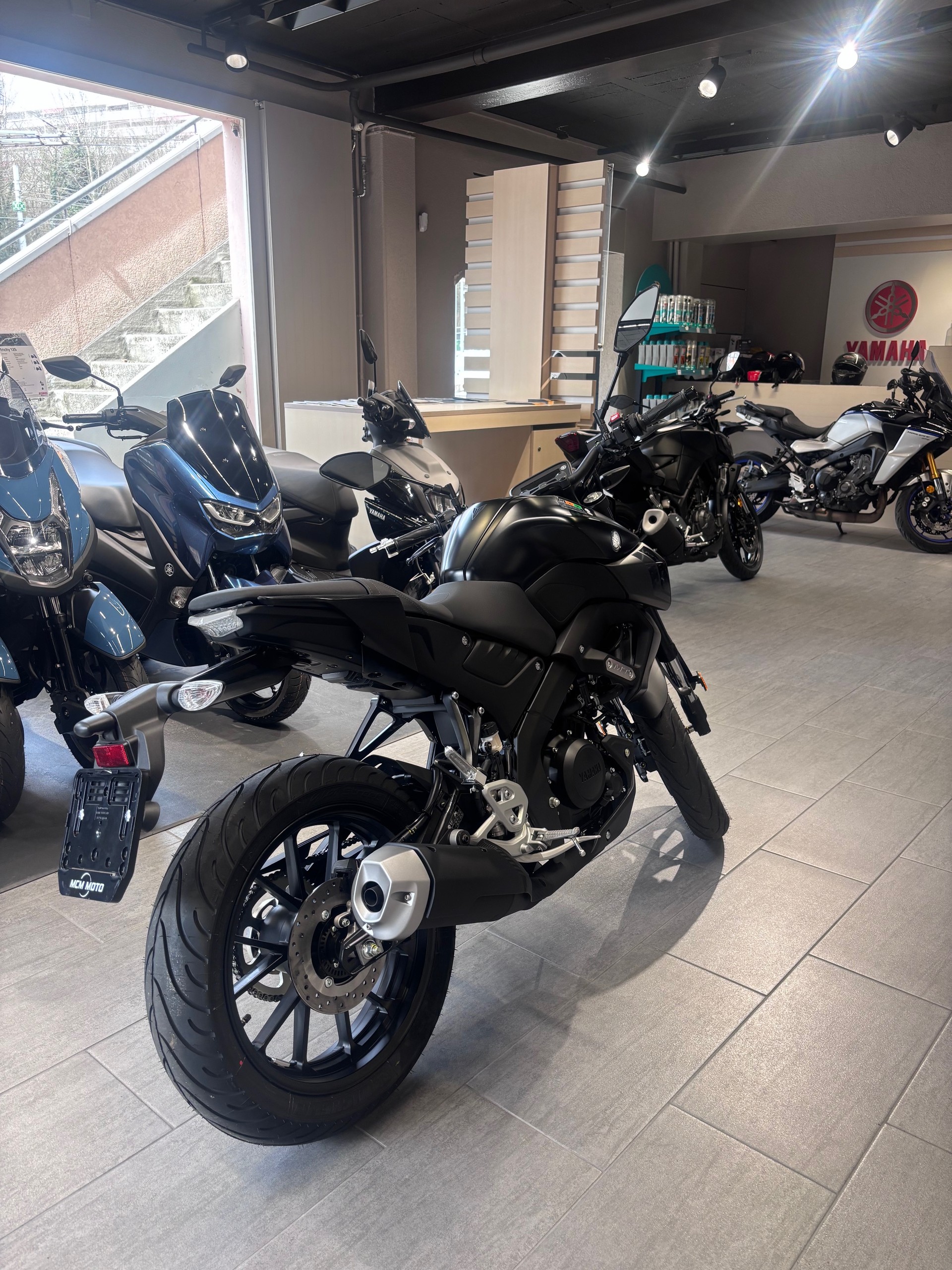 YAMAHA MT-125-showroom-element-3