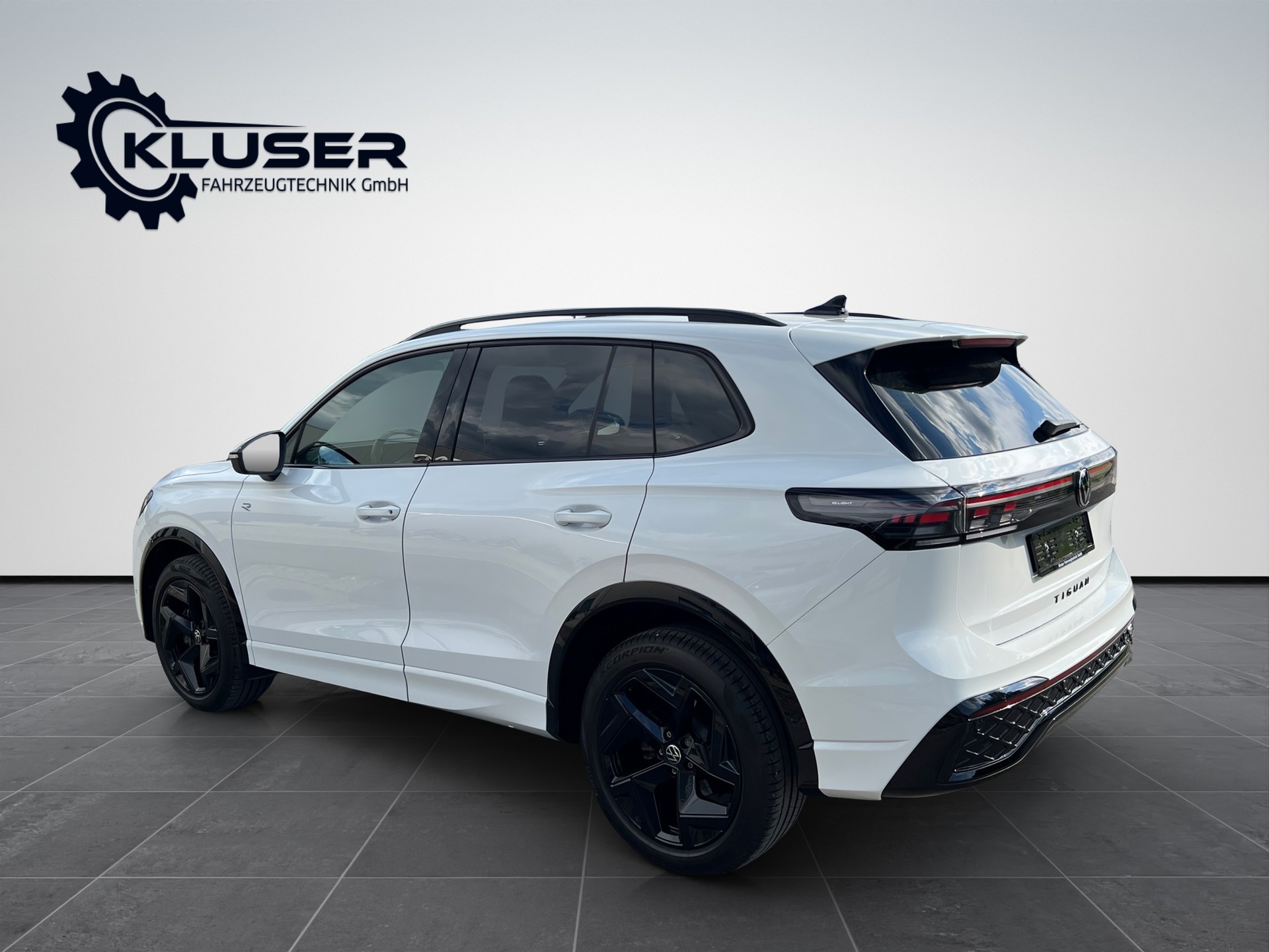VW Tiguan 2.0 TDI SCR R-Line 4Motion DSG-image-4