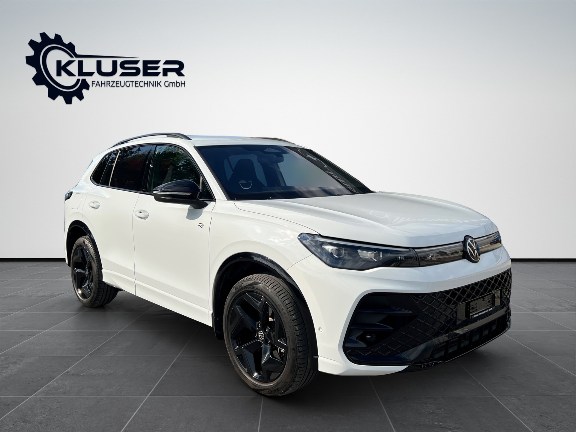 VW Tiguan 2.0 TDI SCR R-Line 4Motion DSG-image-2