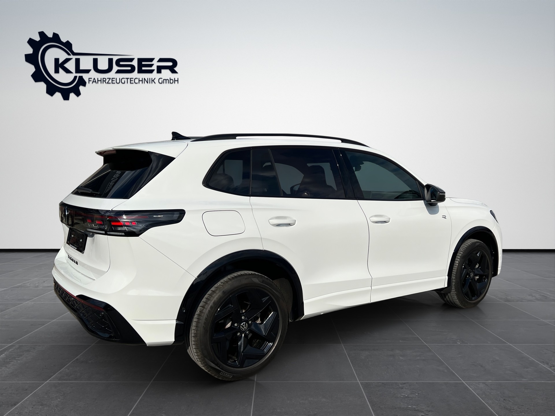VW Tiguan 2.0 TDI SCR R-Line 4Motion DSG-image-3