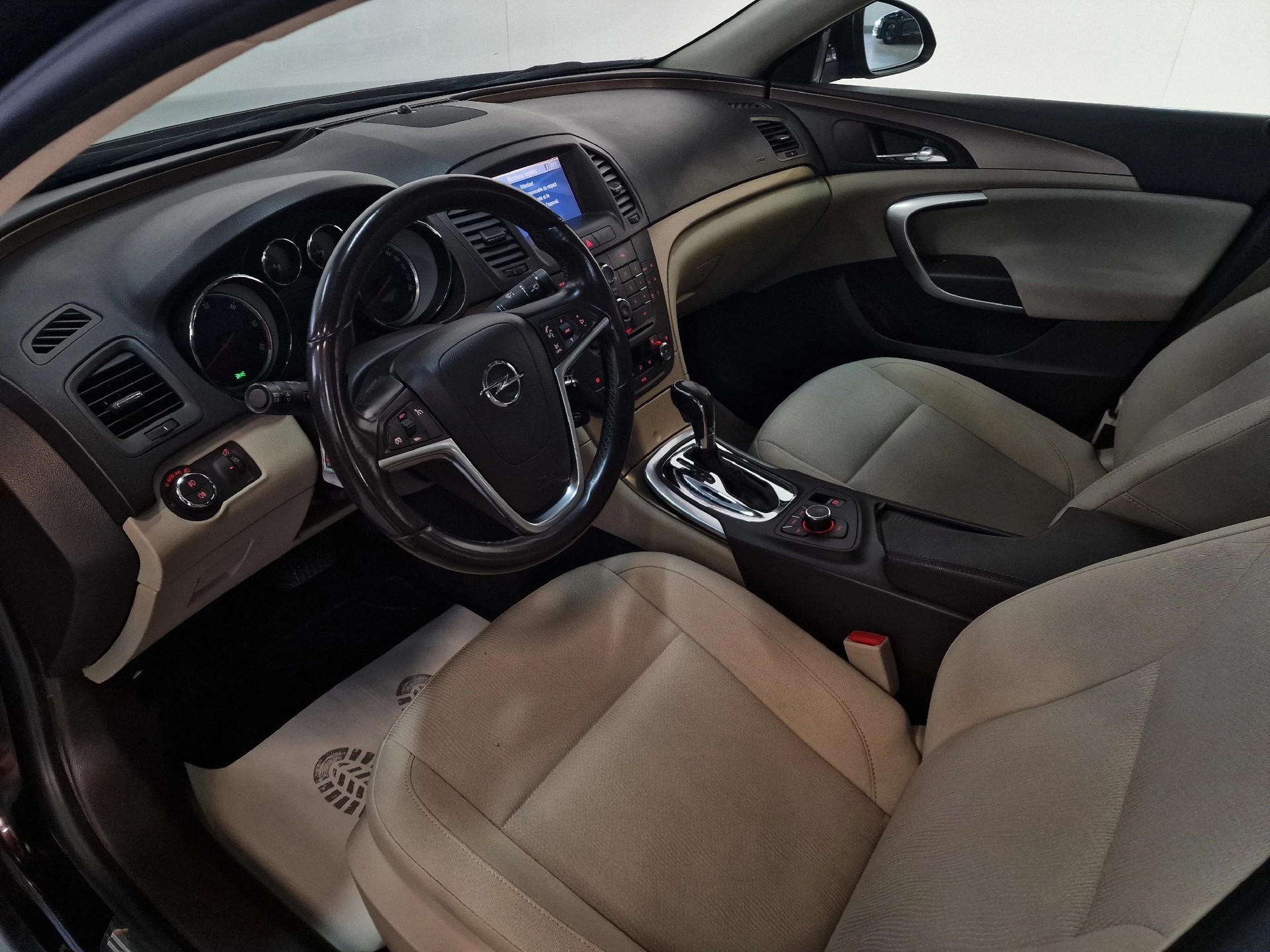 OPEL Insignia 2.0 CDTI Edition 4WD Automatic-image-13