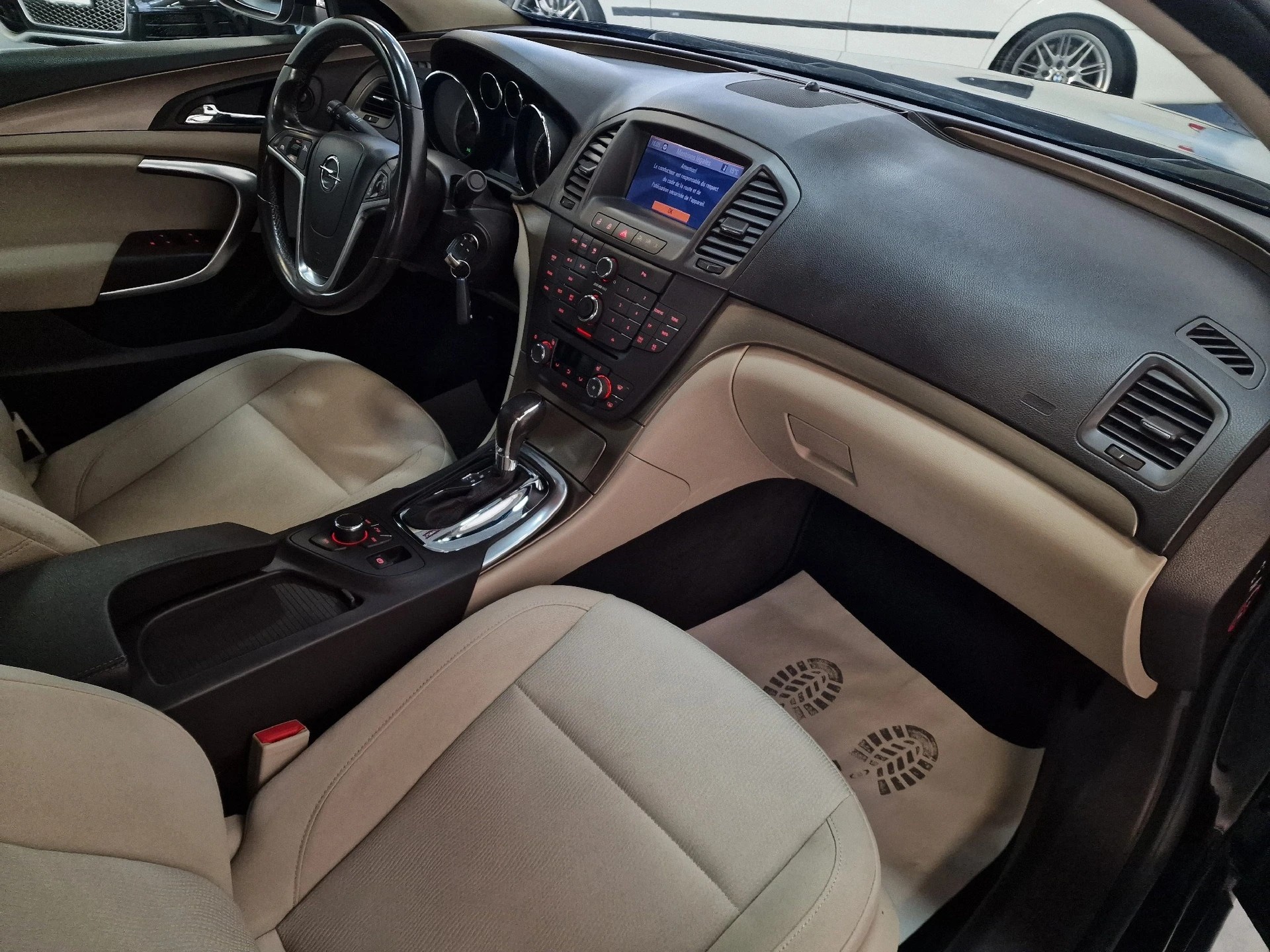 OPEL Insignia 2.0 CDTI Edition 4WD Automatic-image-14
