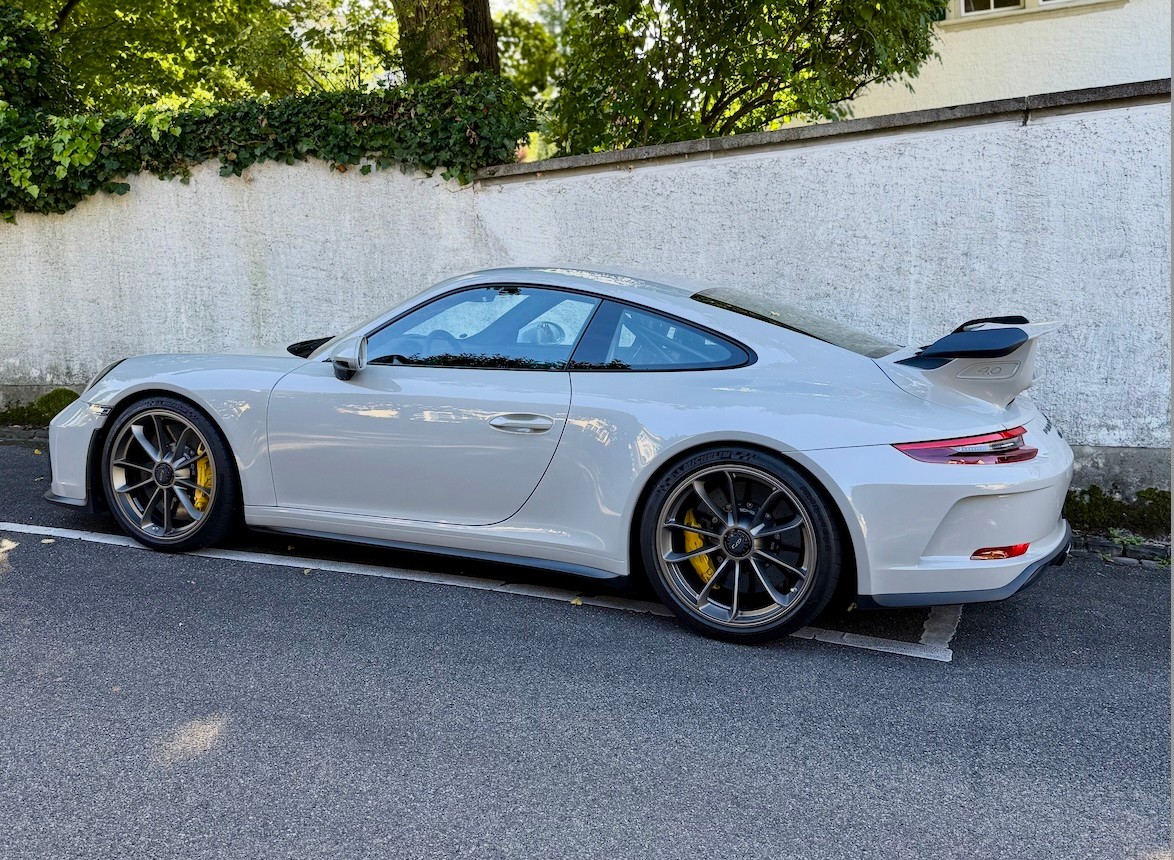 PORSCHE 911 GT3-image-0