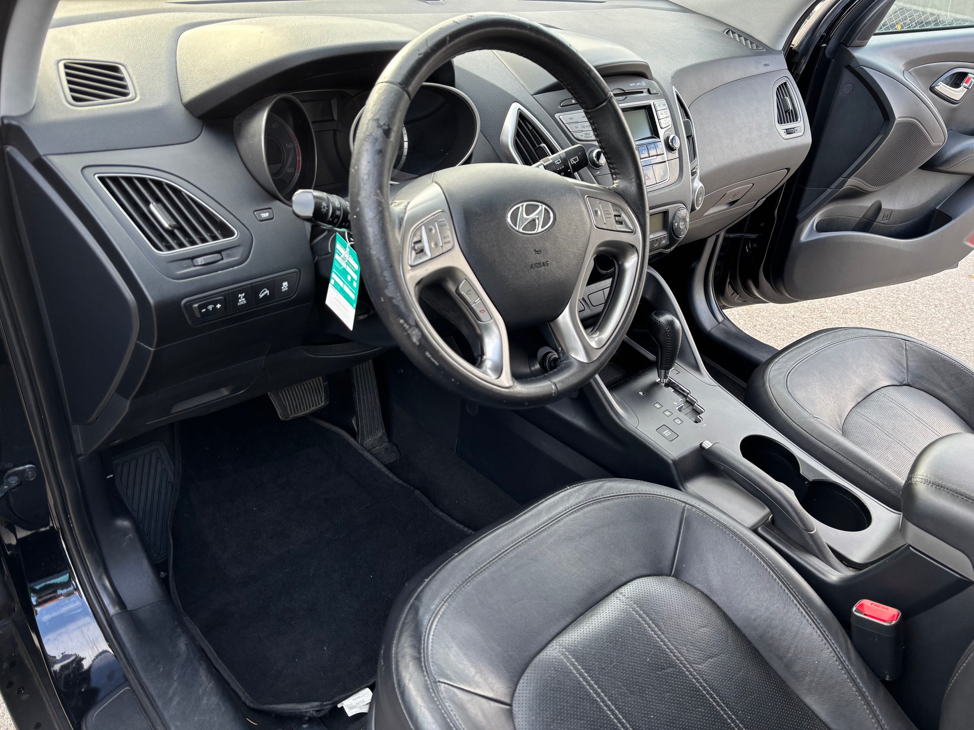 HYUNDAI iX 35 2.0 CRDi Style 4WD Automatic-image-9